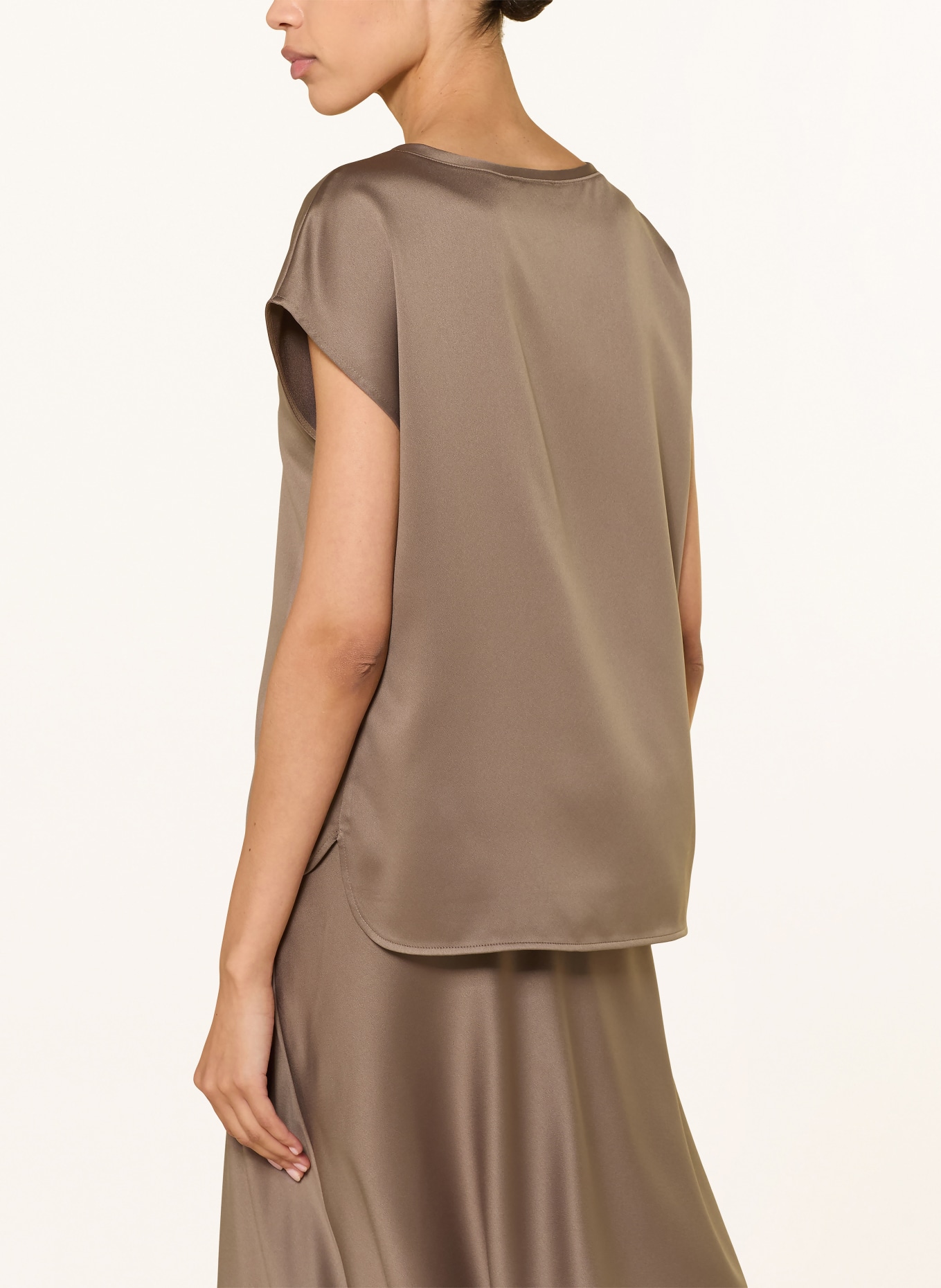 Juvia Blusenshirt ALEA aus Satin: TAUPE