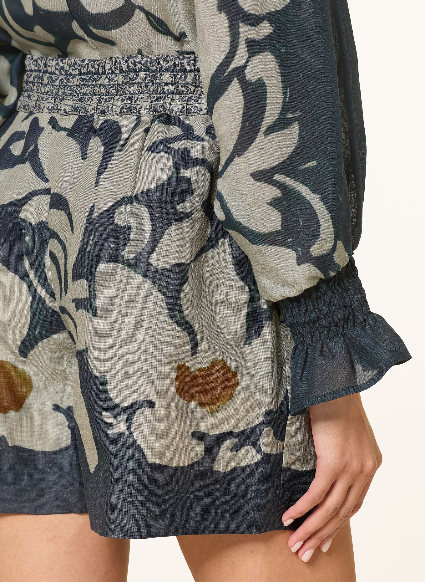 LUISA CERANO Shorts: HELLGRÜN / DUNKELORANGE / BLAU