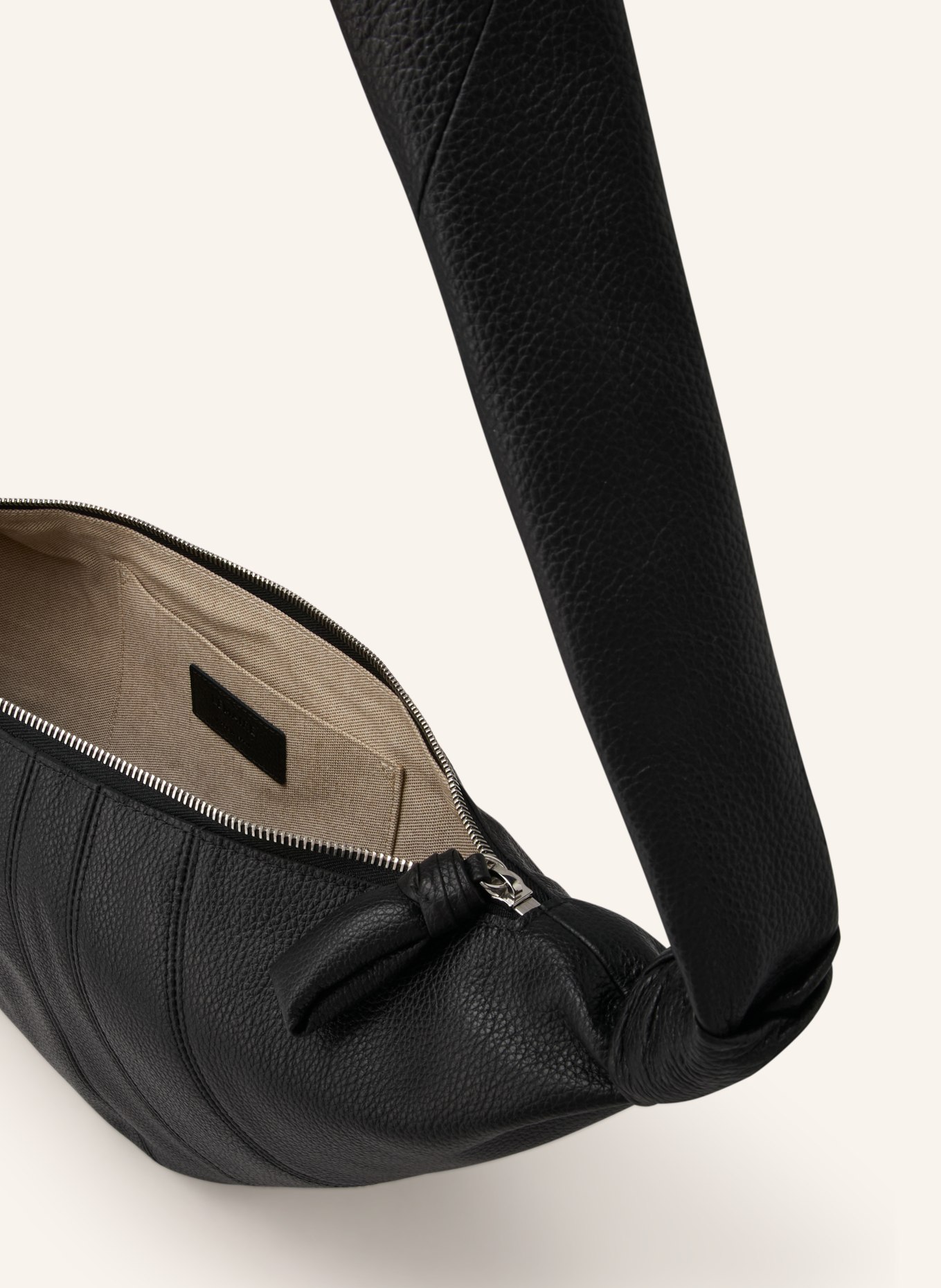 LEMAIRE Umhängetasche CROISSANT MEDIUM: SCHWARZ