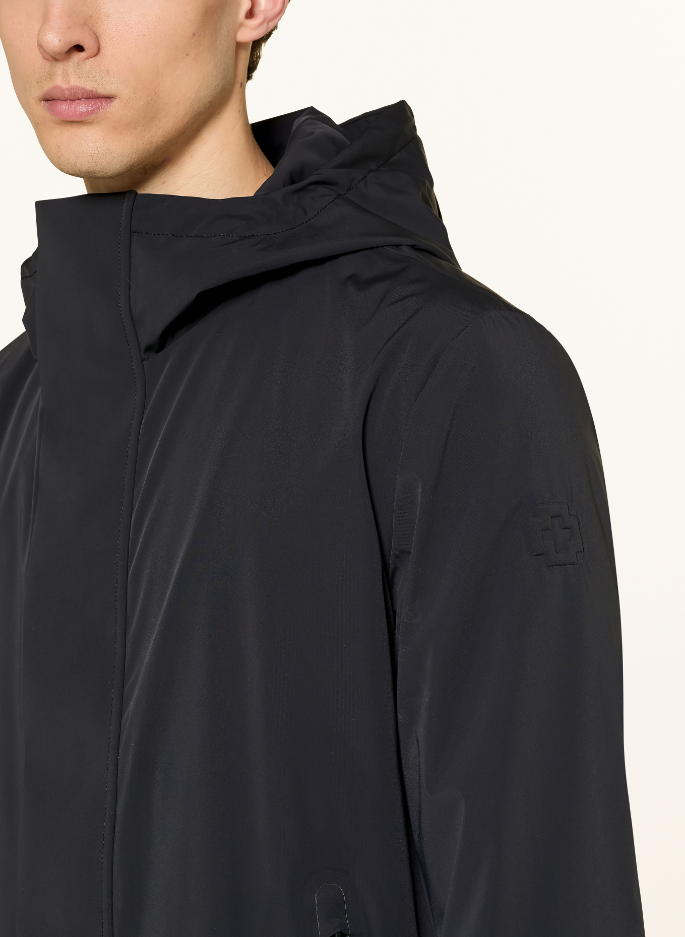 STRELLSON parka: ČERNÁ