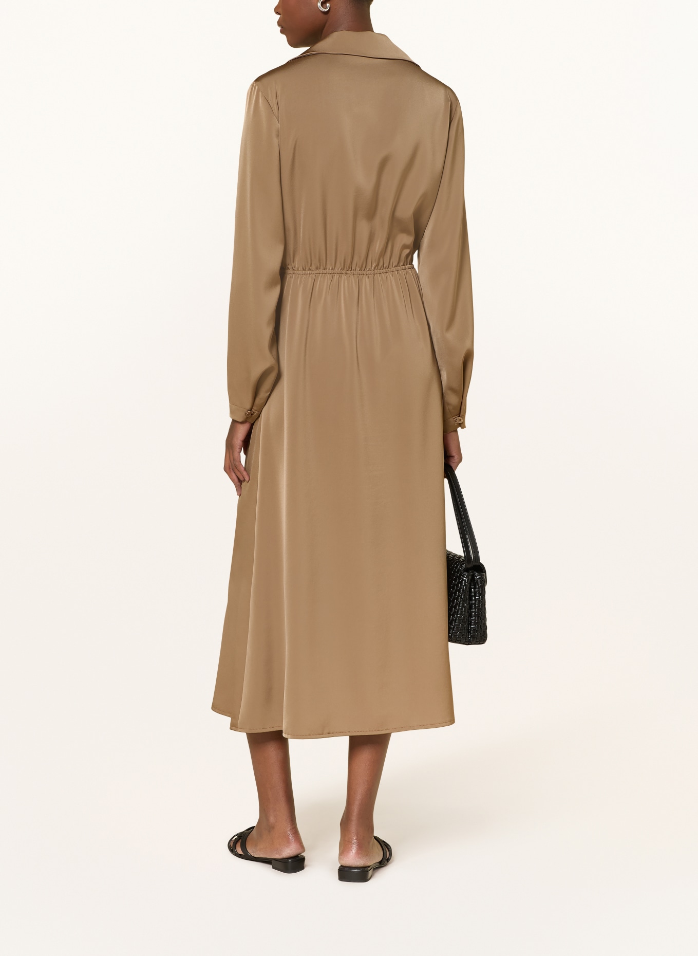 RIANI Šaty s překříženým výstřihem: HNĚDÁ