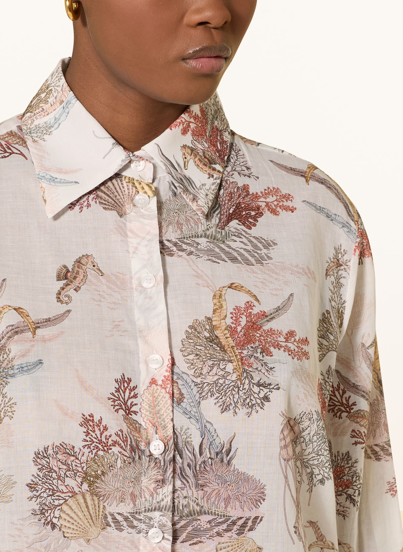 RIANI košile: BÍLÁ / HNĚDÁ / TMAVĚ ČERVENÁ