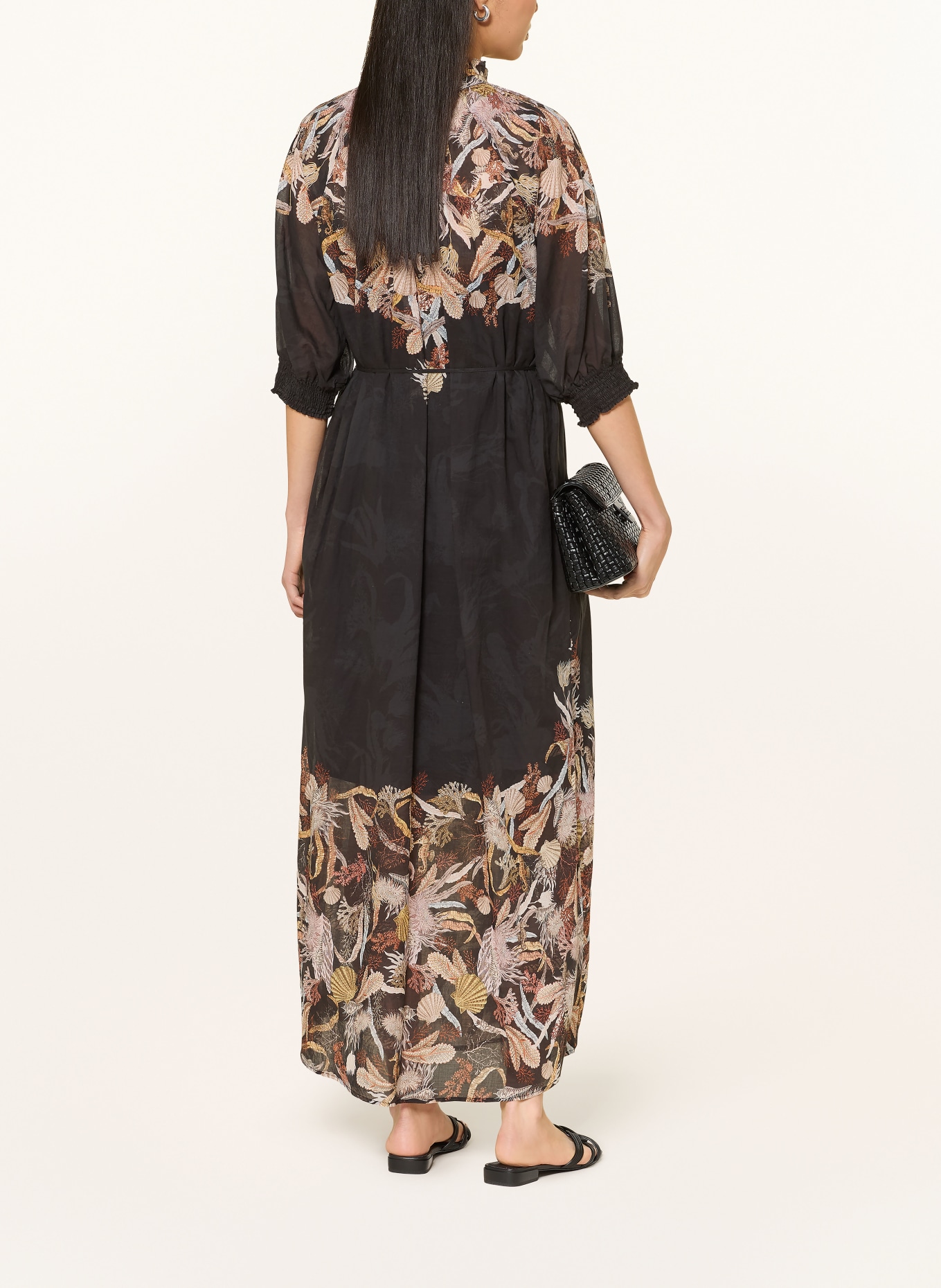 RIANI šaty: ČERNÁ / HNĚDÁ / BÉŽOVÁ