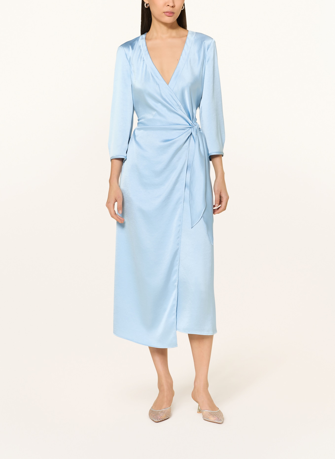 RIANI Wickelkleid aus Satin: HELLBLAU