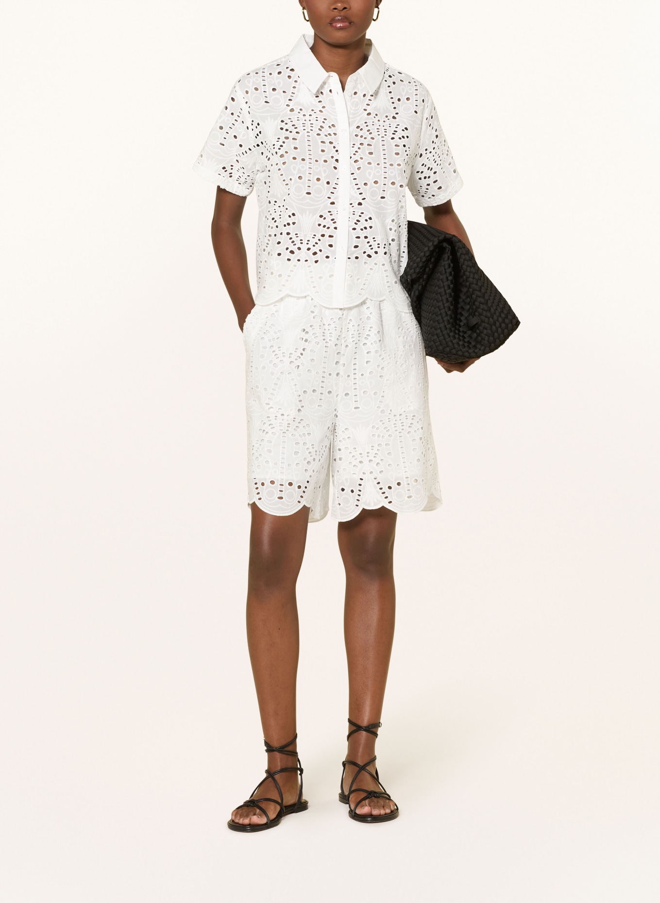 darling harbour Shorts with eyelet lace: WHITE