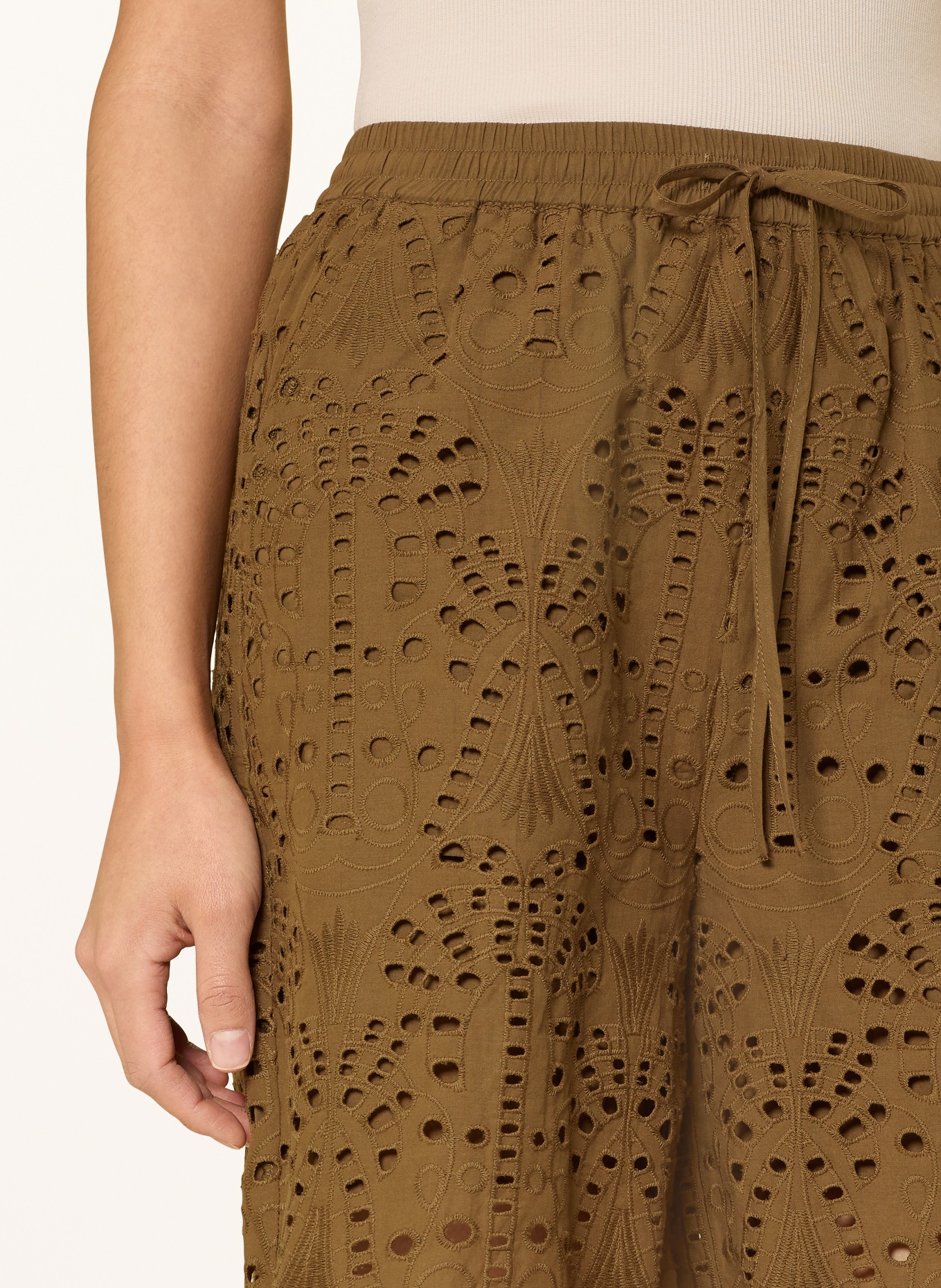 darling harbour Shorts mit Lochspitze: OLIVE
