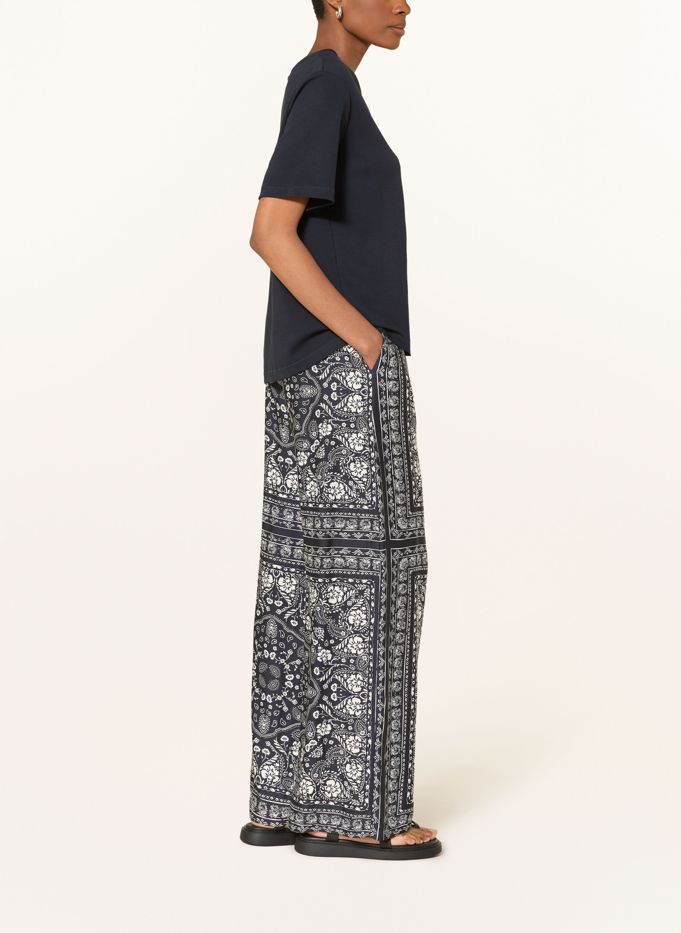 Smith & Soul kalhoty: TMAVĚ MODRÁ / BÍLÁ