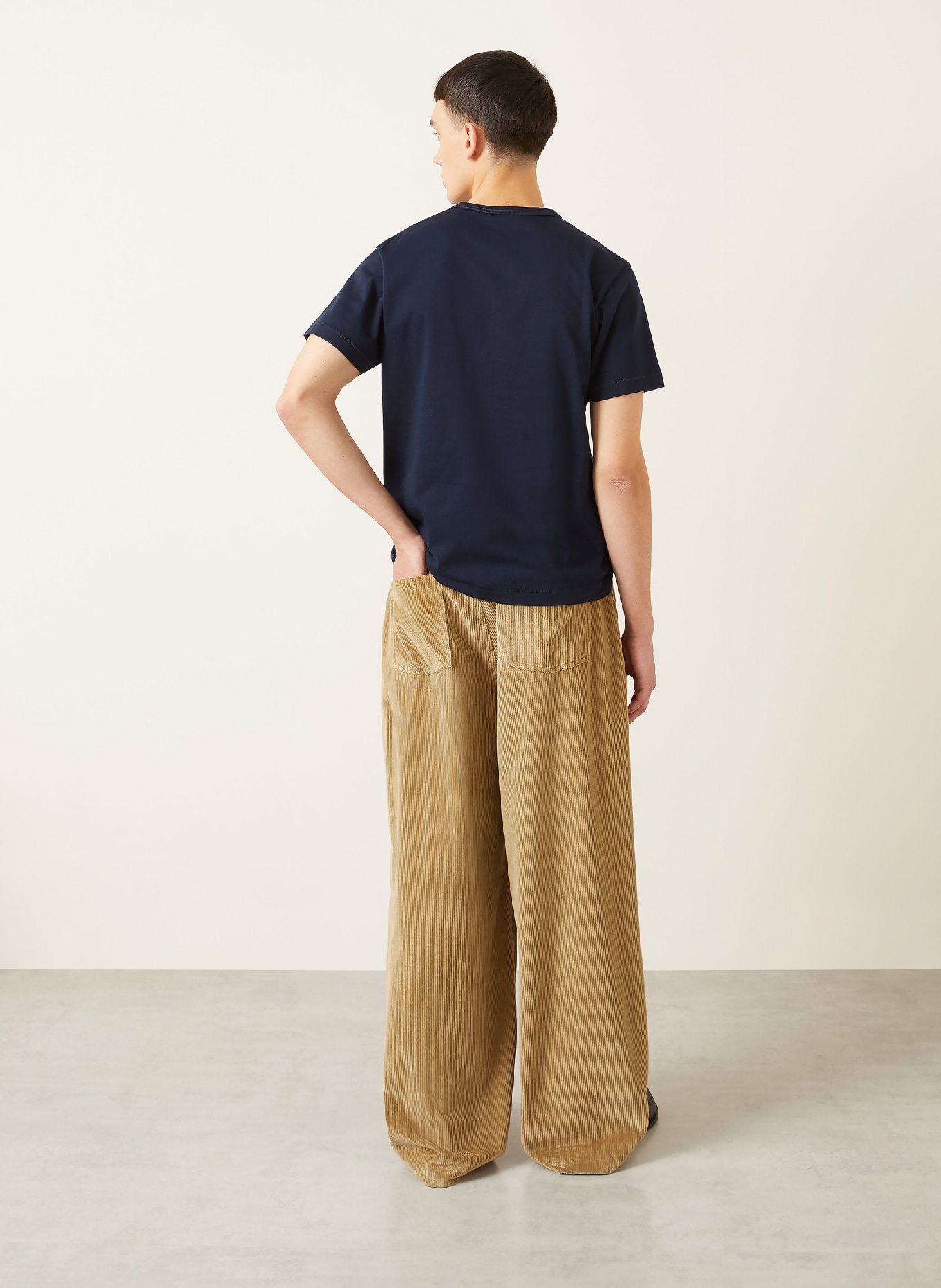 JW ANDERSON tričko: TMAVĚ MODRÁ / BÉŽOVÁ / NEONOVĚ ZELENÁ