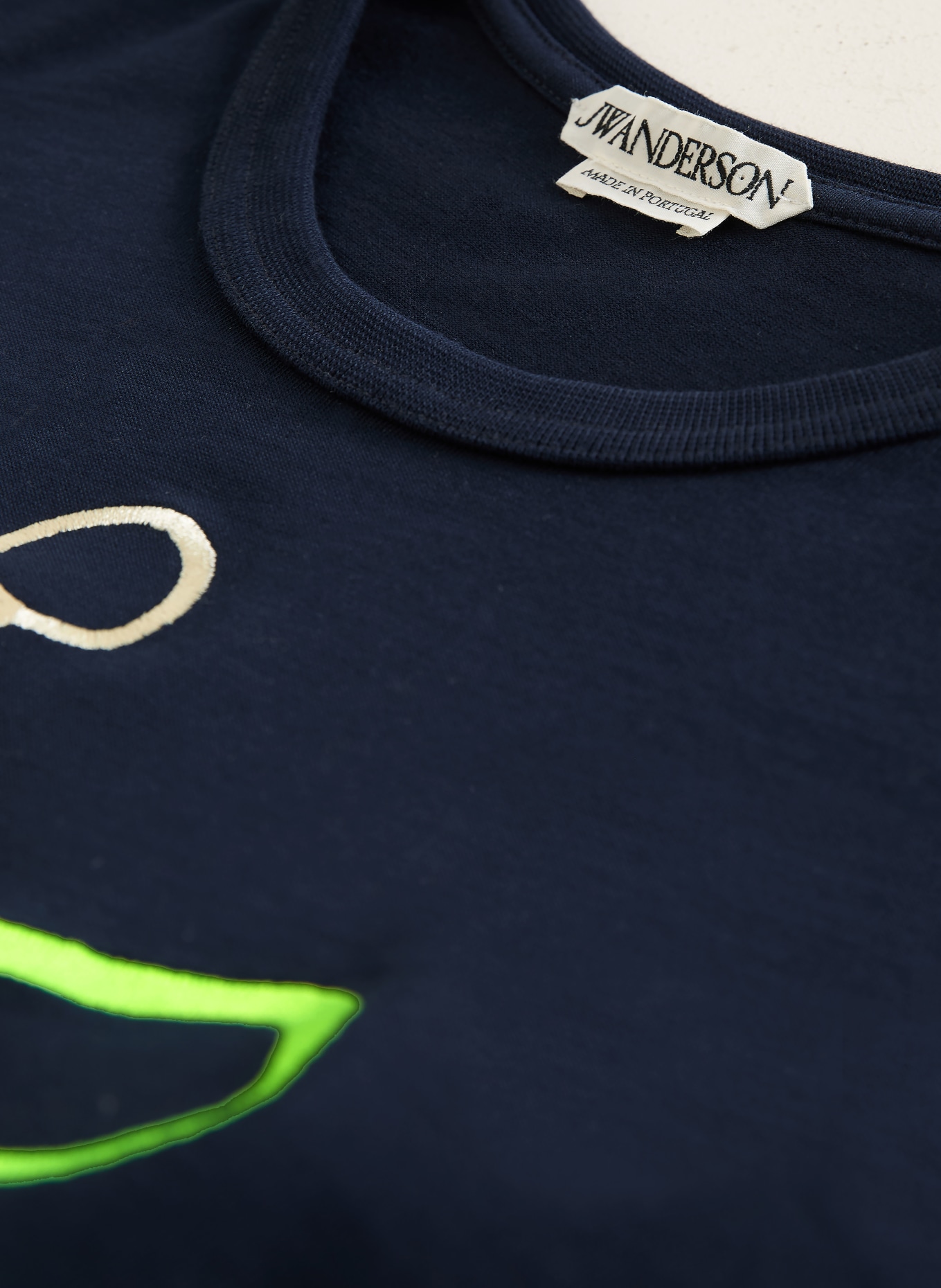 JW ANDERSON tričko: TMAVĚ MODRÁ / BÉŽOVÁ / NEONOVĚ ZELENÁ