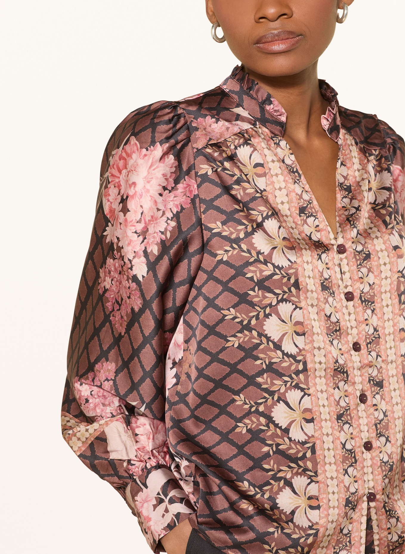 NEO NOIR Satinbluse MASSIMA mit Rüschen: BRAUN / HELLBRAUN / ALTROSA