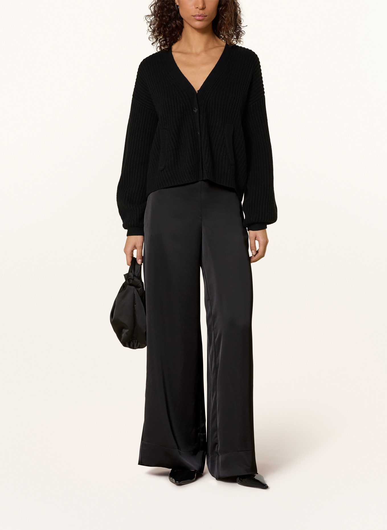 MAC Marlenehose CORALIE aus Satin: SCHWARZ