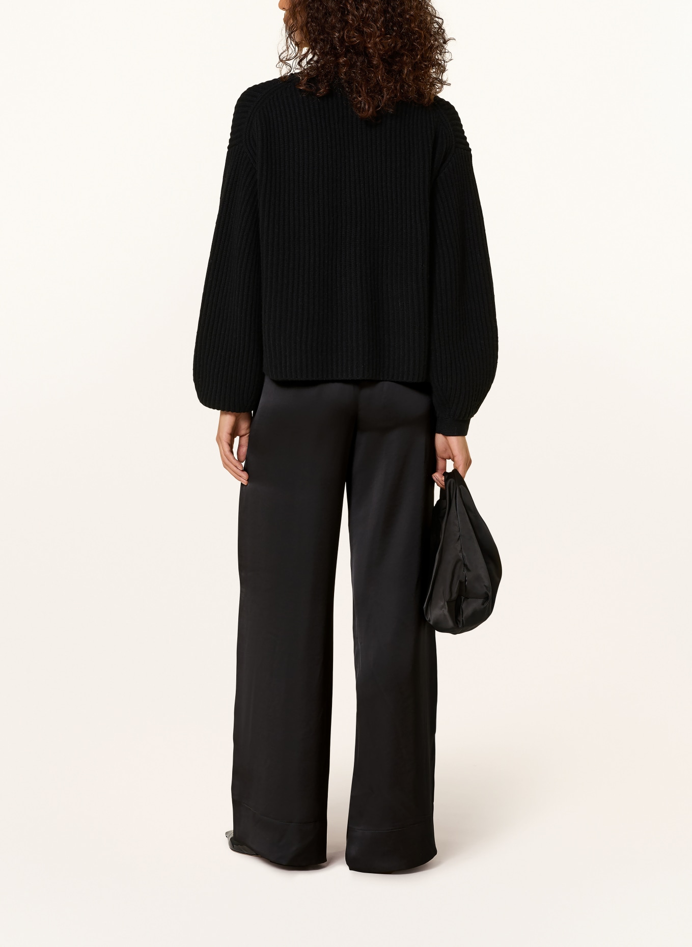 MAC Marlenehose CORALIE aus Satin: SCHWARZ