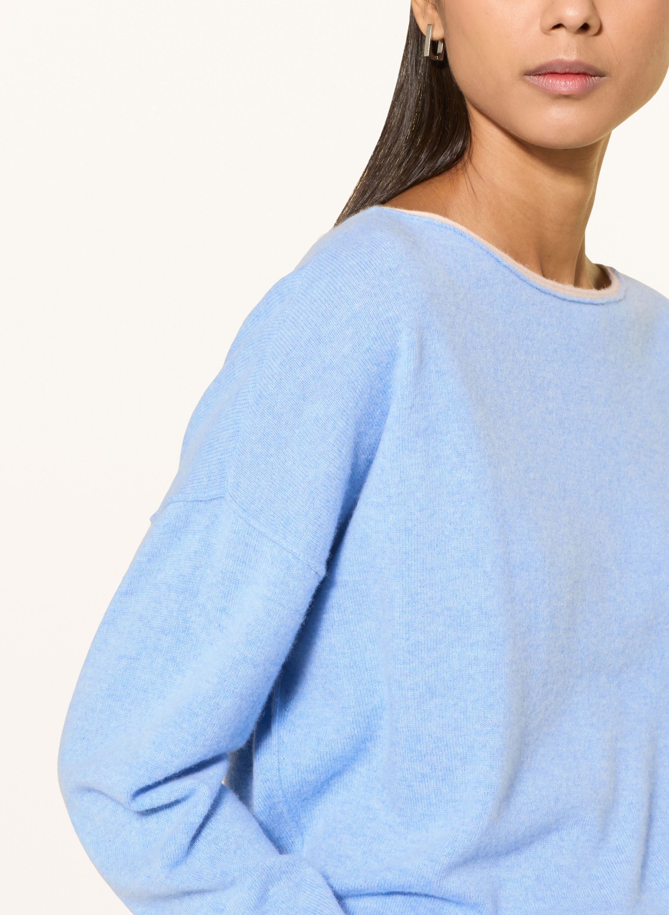 REPEAT cashmere sweater: BLUE / BEIGE