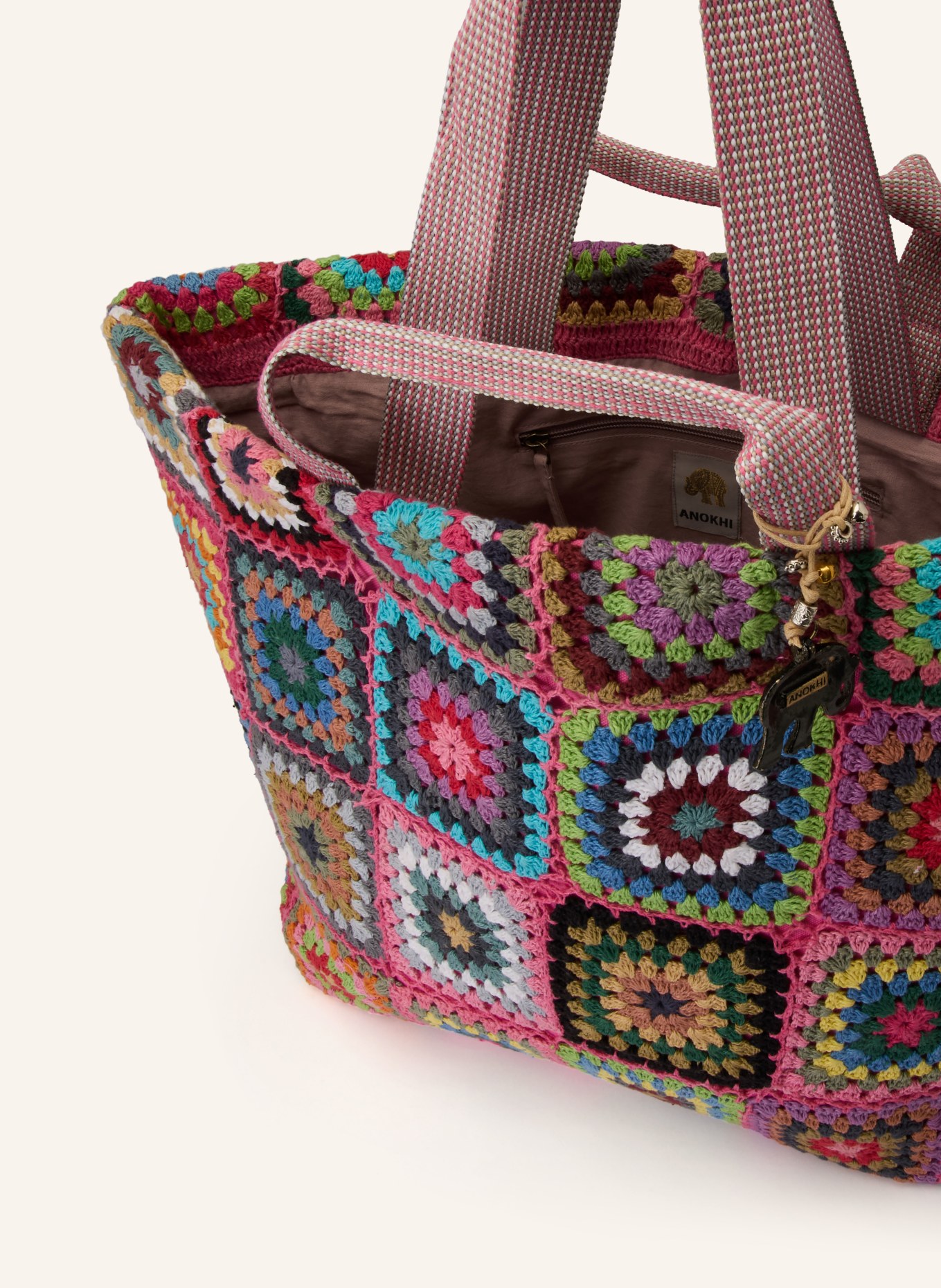 ANOKHI nakupující: RŮŽOVÁ / ŽLUTÁ / ZELENÁ