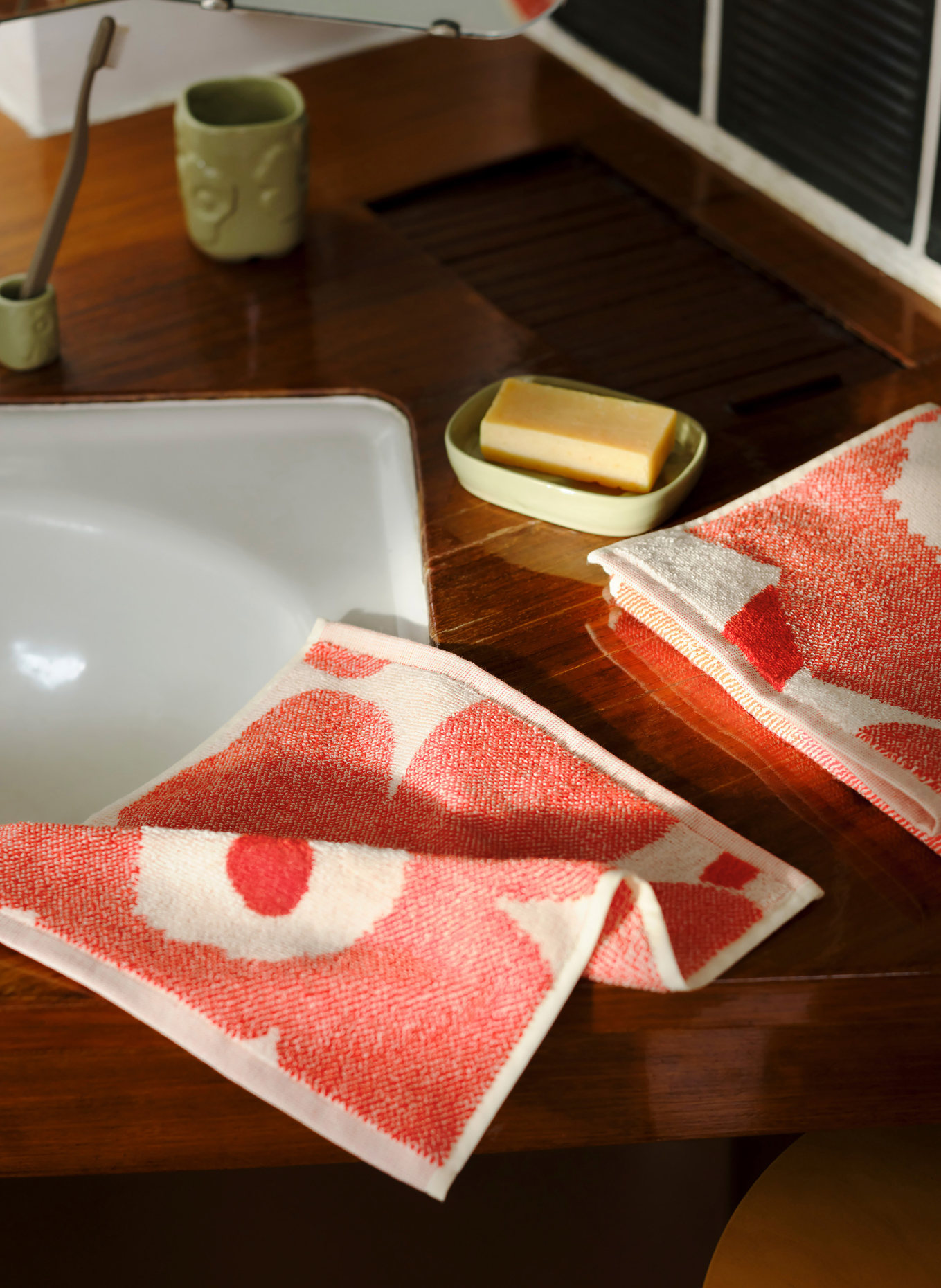 marimekko Gästehandtuch UNIKKO: CREME / HELLROT