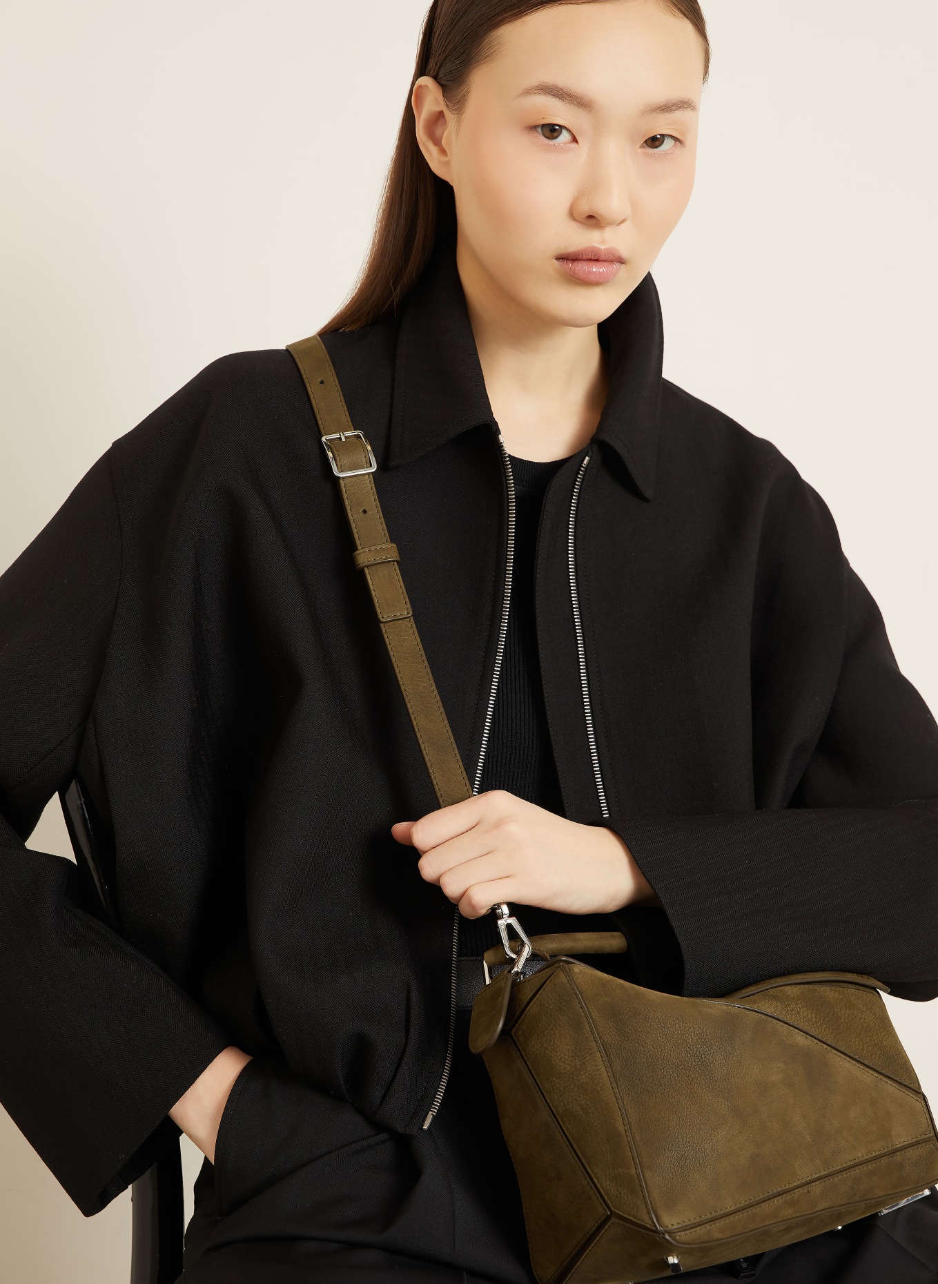 LOEWE Kabelka PUZZLE: TMAVĚ HNĚDÁ