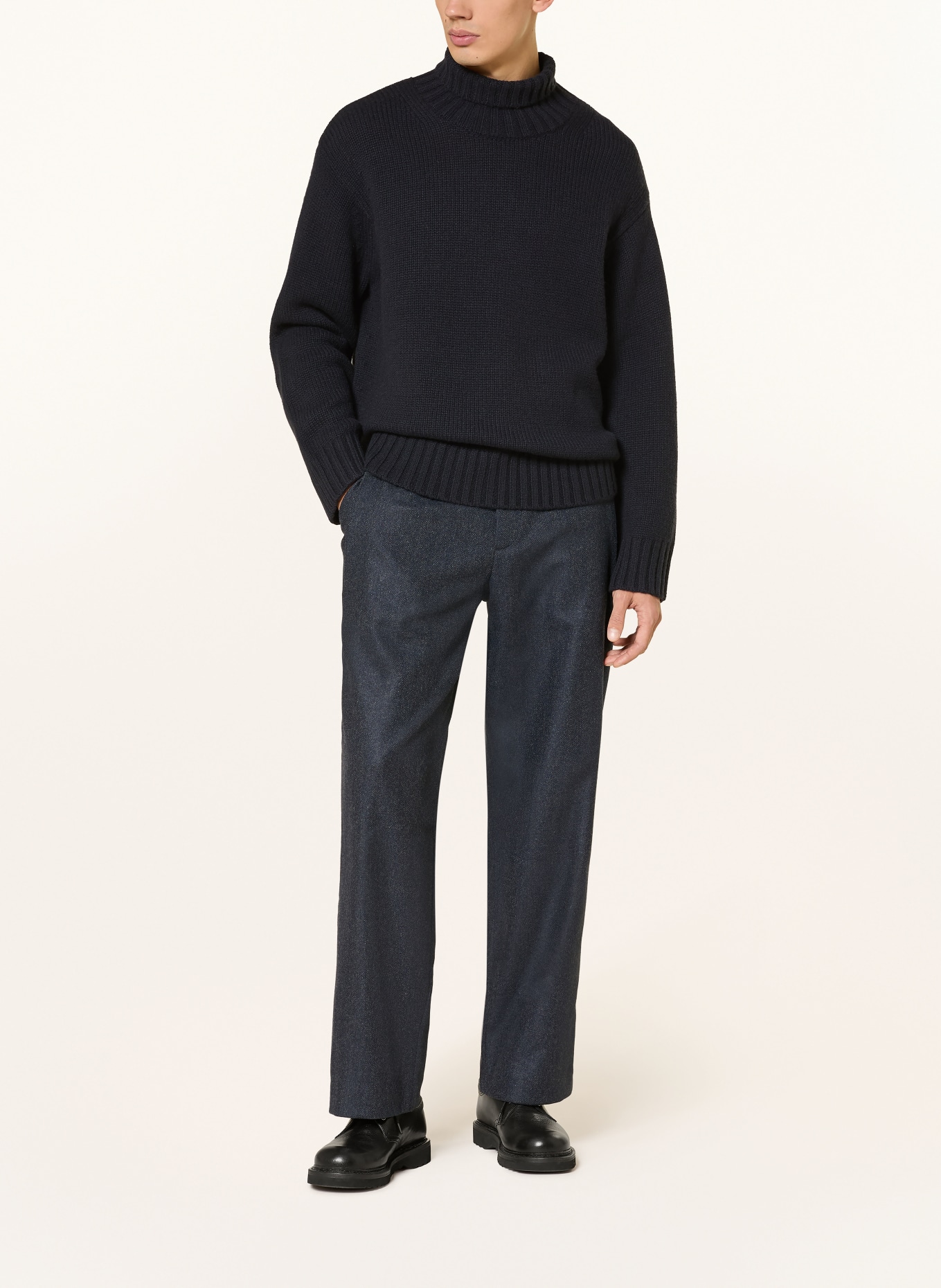 COS Cashmere turtleneck sweater: DARK BLUE