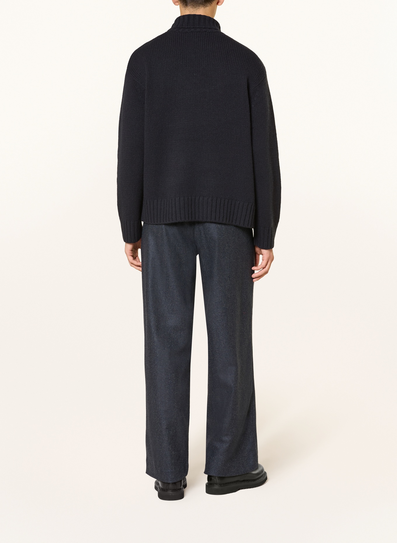 COS Cashmere turtleneck sweater: DARK BLUE