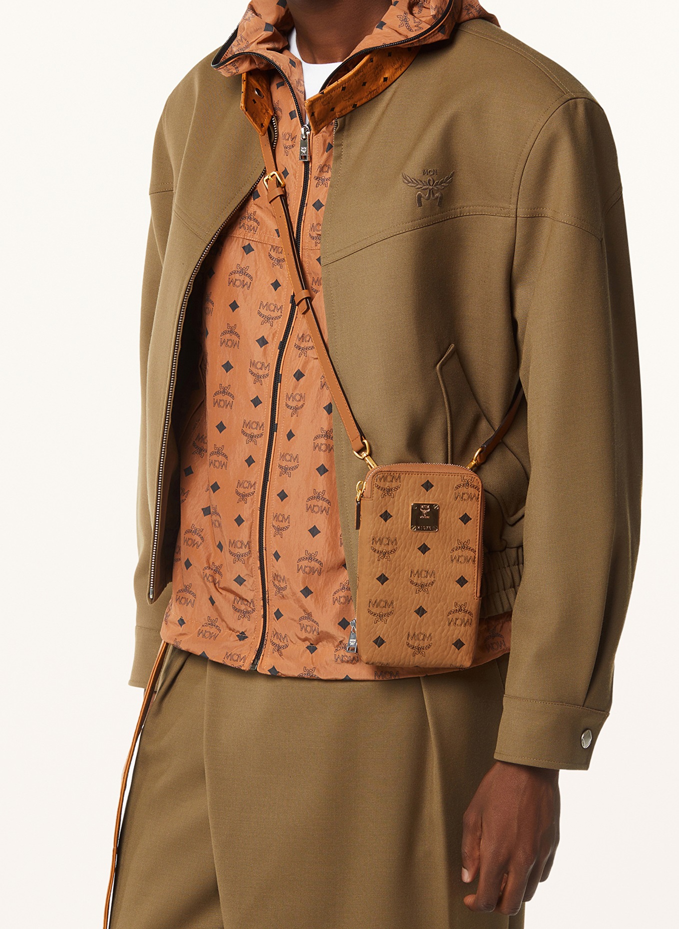 MCM Smartphone-Tasche AREN: COGNAC