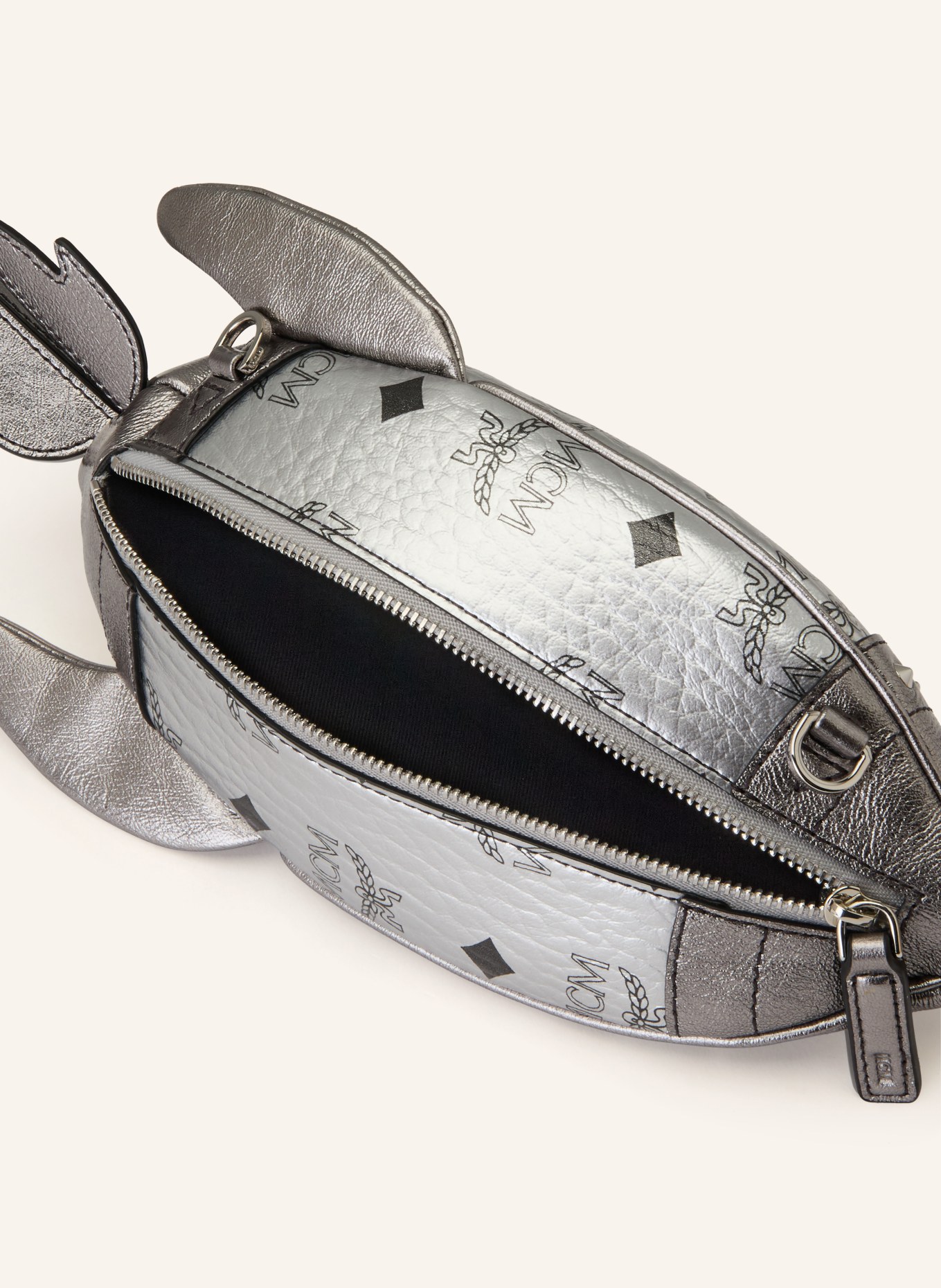 MCM Umhängetasche AREN ROCKET mit Nieten: SILBER / SCHWARZ