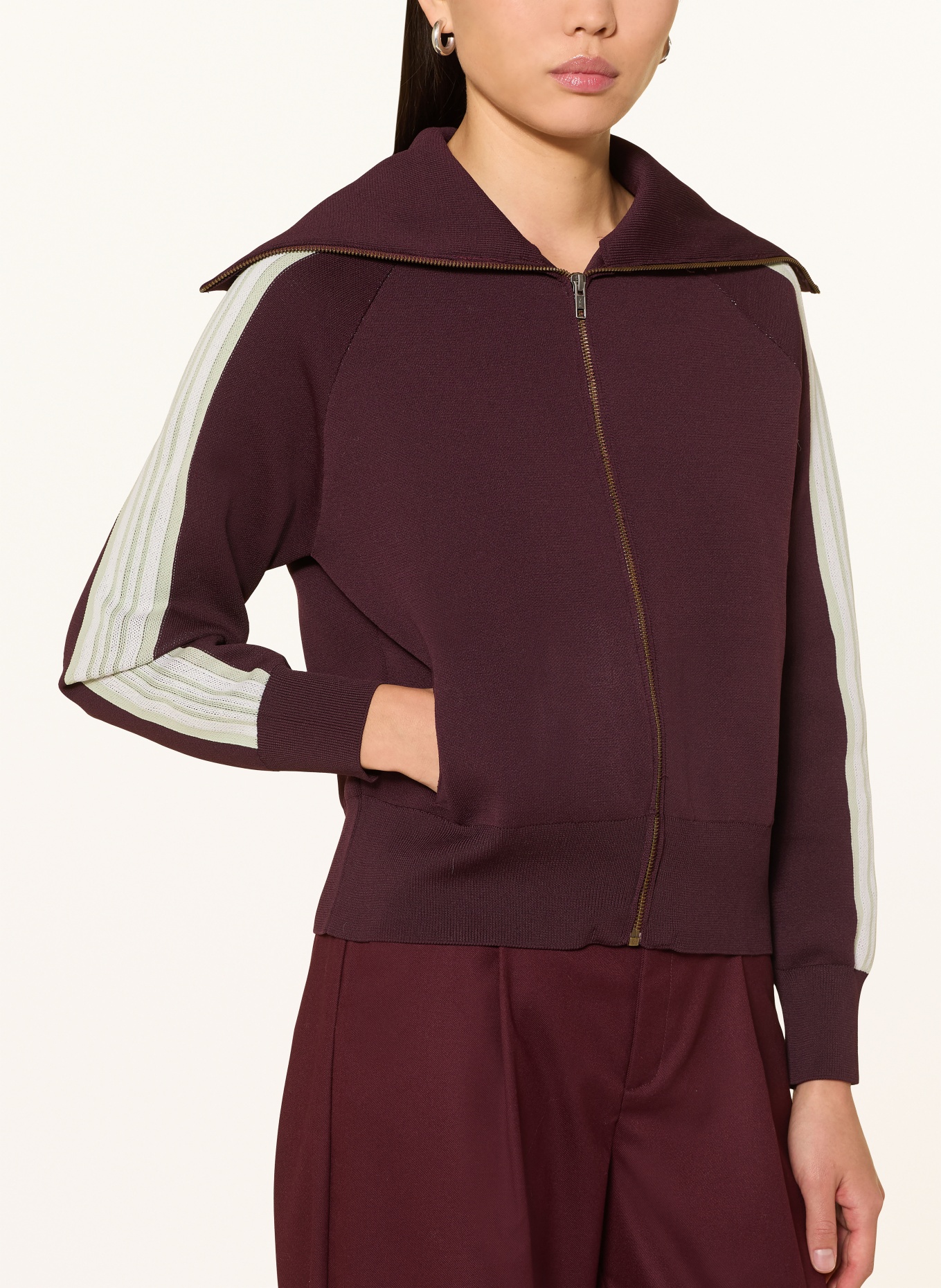 Rich & Royal Strickjacke mit Galonstreifen: DUNKELROT