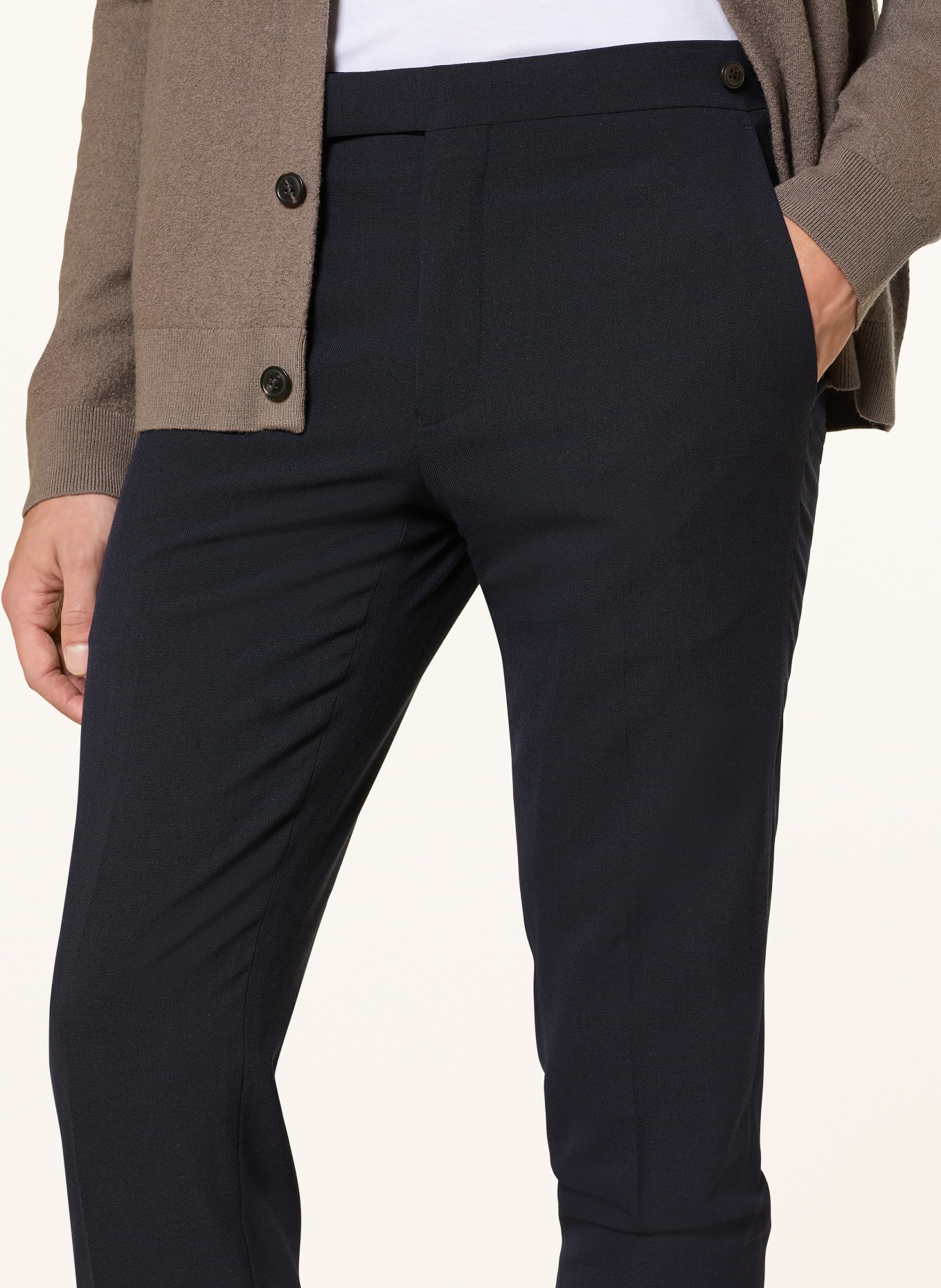 REISS Chino BELMONT Slim Fit: TMAVĚ MODRÁ