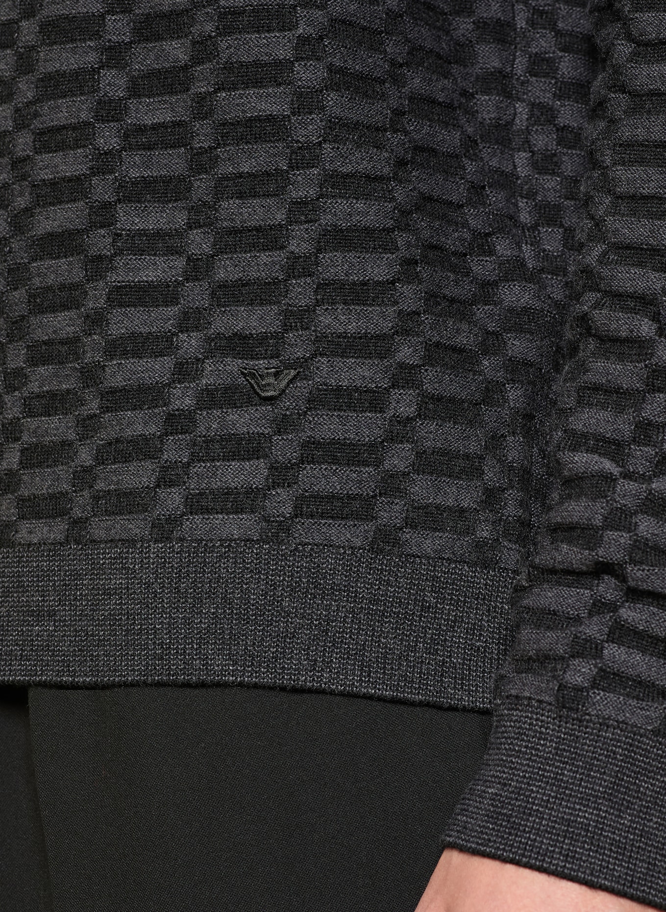 EMPORIO ARMANI svetr: ČERNÁ / TMAVĚ ŠEDÁ