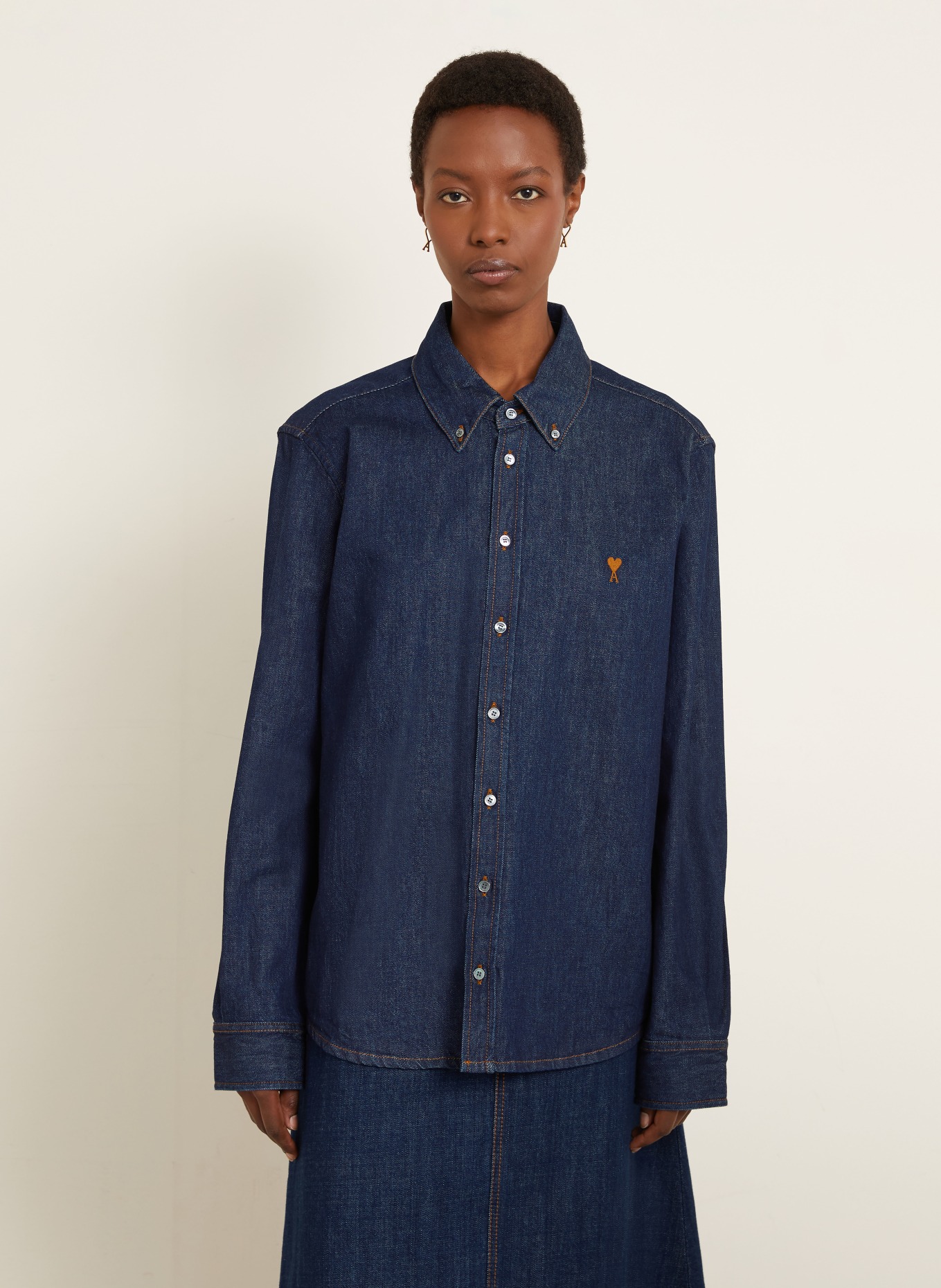 AMI PARIS Jeansbluse: DUNKELBLAU