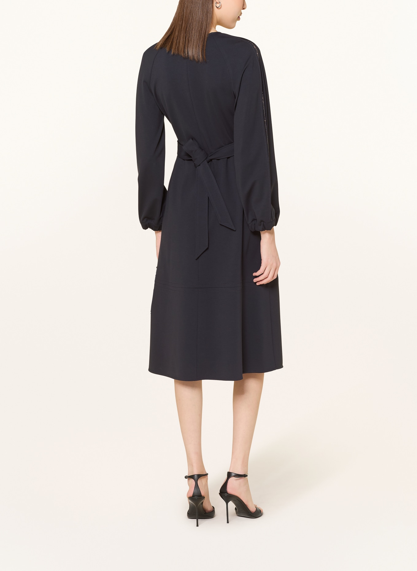 FABIANA FILIPPI Jerseykleid in Wickeloptik mit Schmuckperlen: DUNKELBLAU