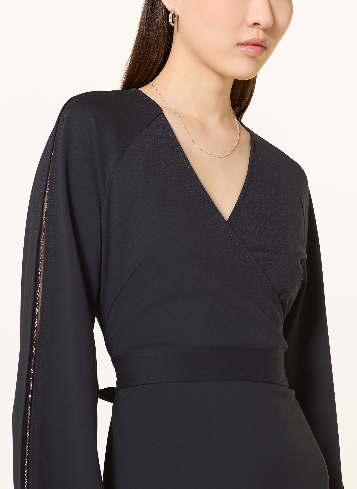 FABIANA FILIPPI Jerseykleid in Wickeloptik mit Schmuckperlen: DUNKELBLAU