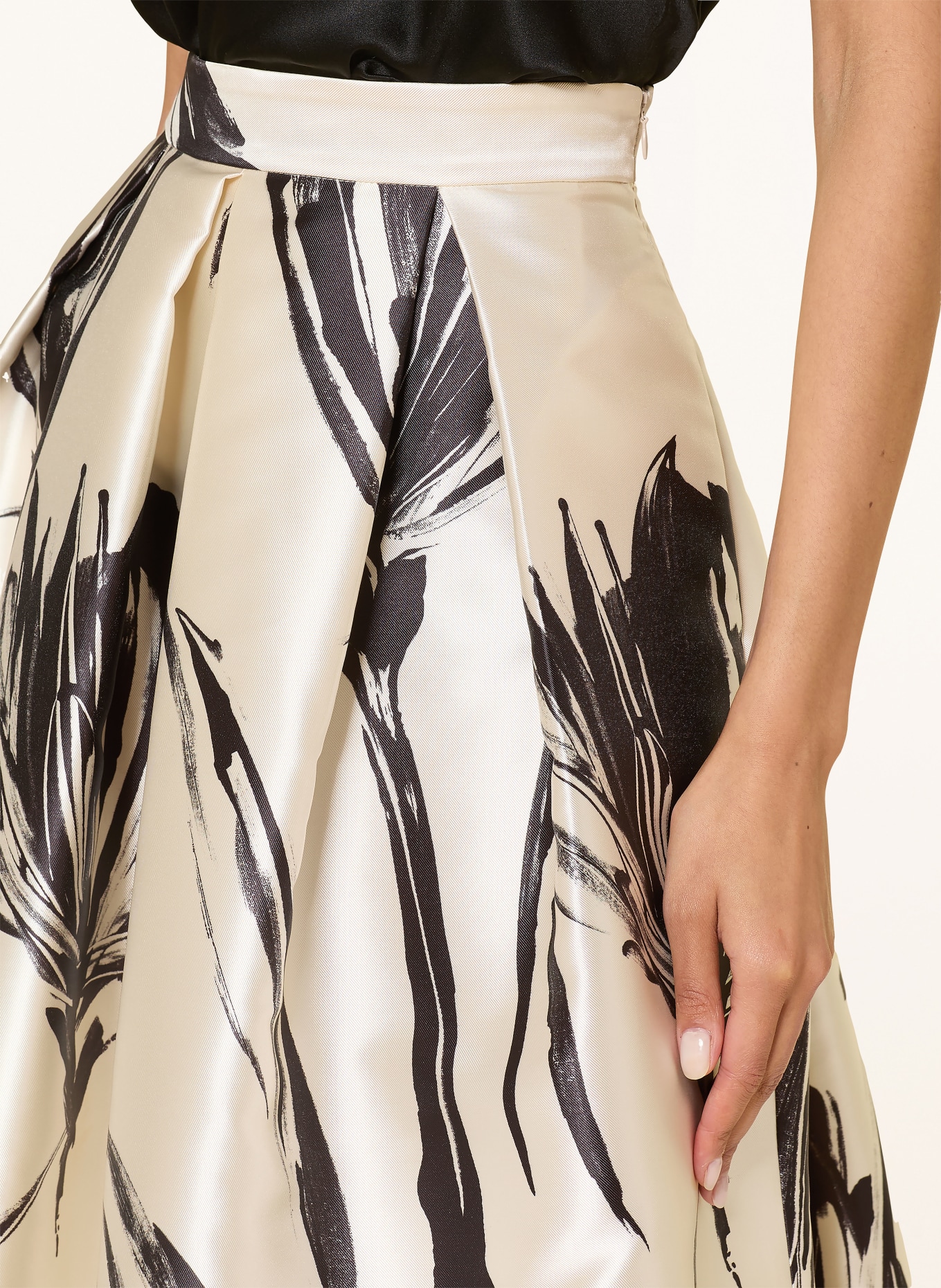 LUNATICA MILANO Saténová sukně PINSELSTRICH: KRÉMOVÁ / ČERNÁ