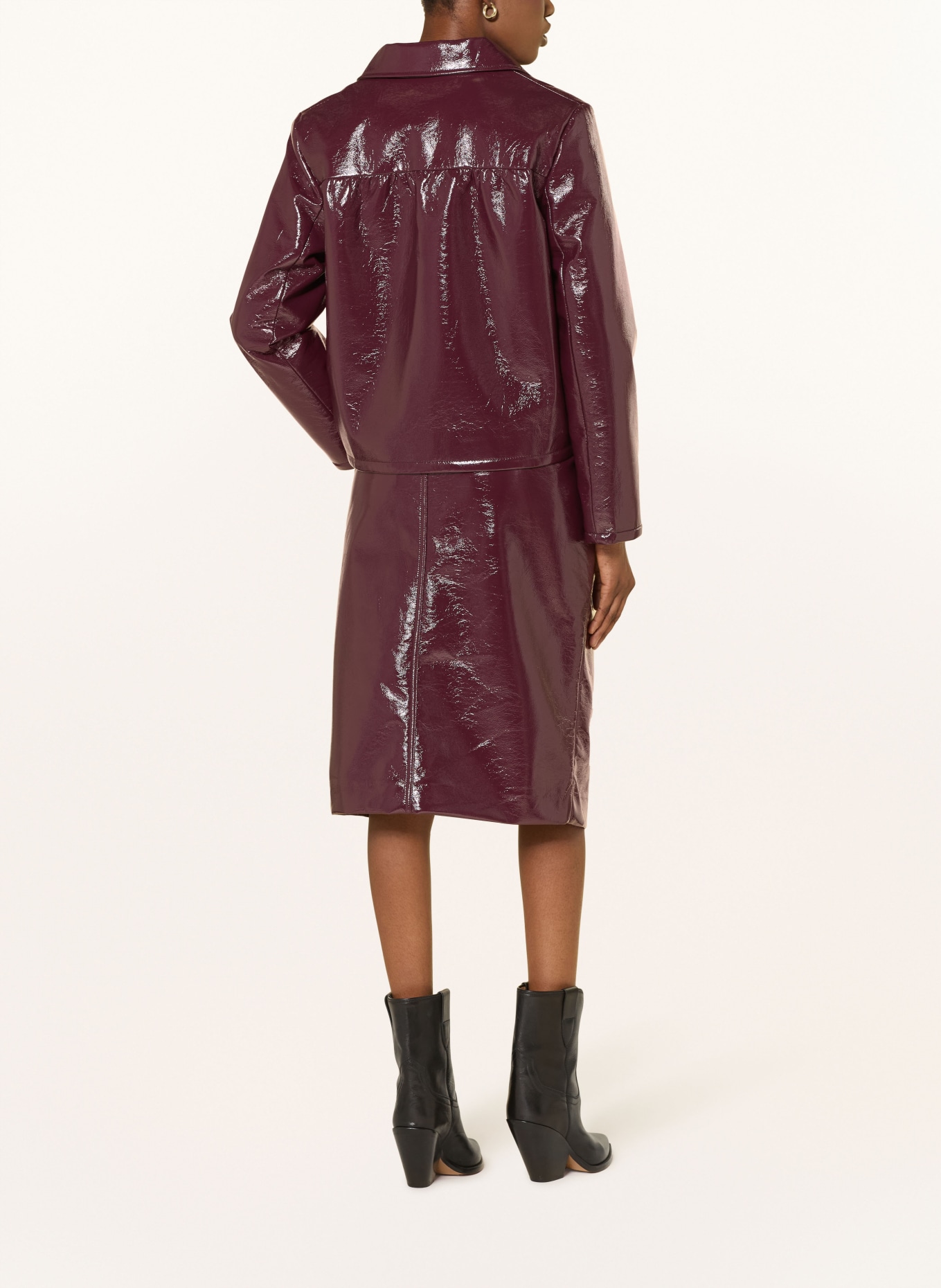 ba&sh Sukně MARYLOU v koženém vzhledu: TMAVĚ FIALOVÁ