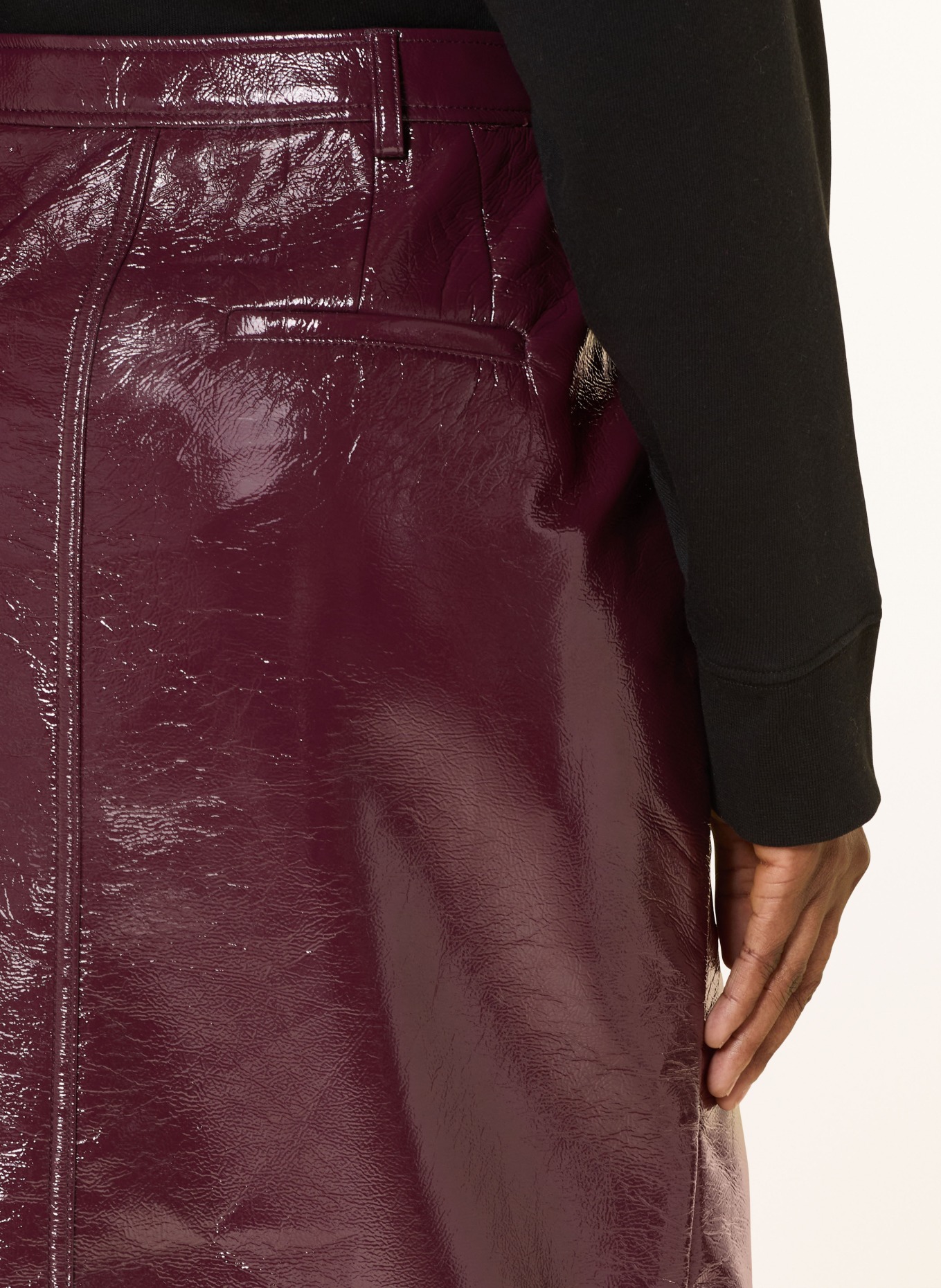 ba&sh Sukně MARYLOU v koženém vzhledu: TMAVĚ FIALOVÁ