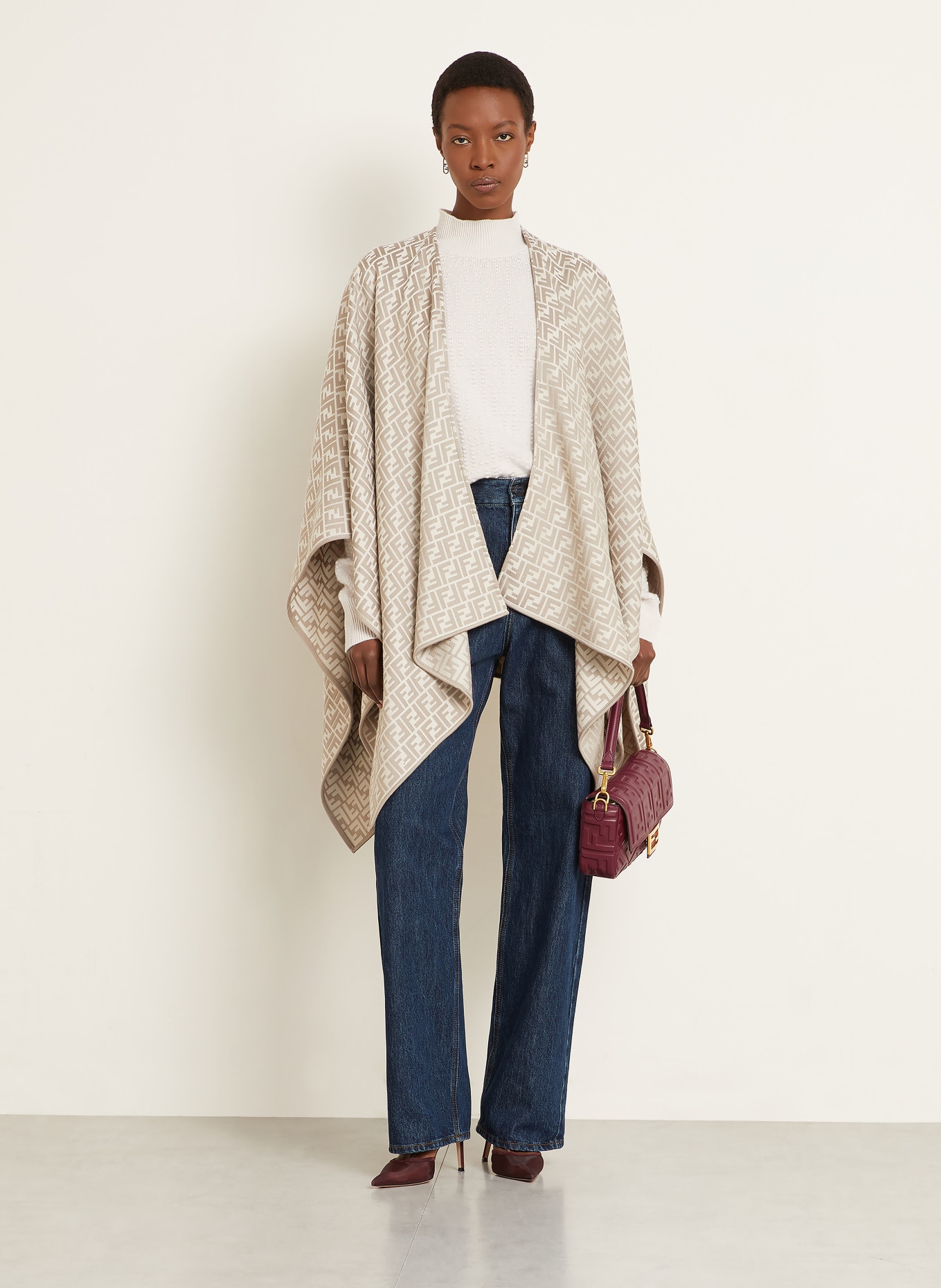 FENDI Cape with silk: BEIGE / CREAM