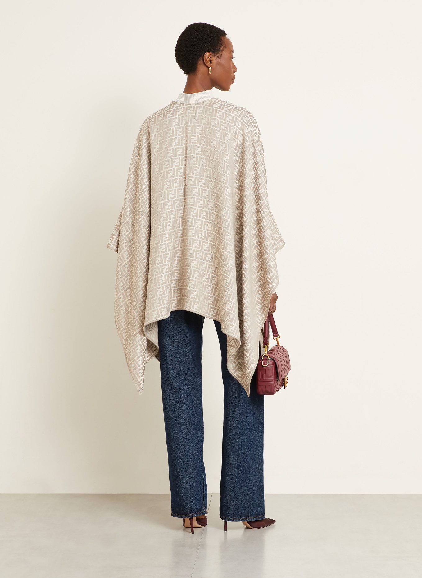FENDI Cape with silk: BEIGE / CREAM