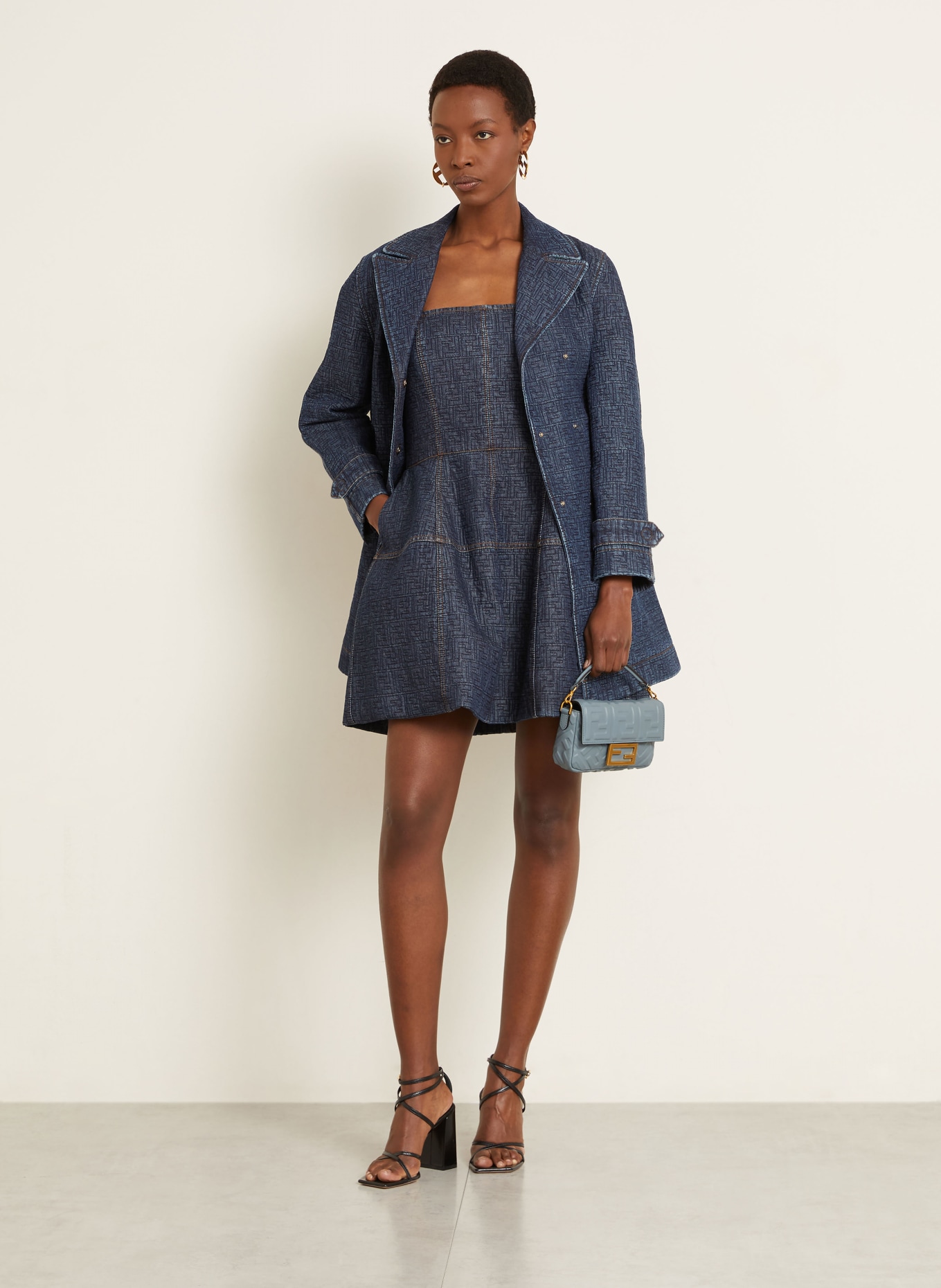 FENDI Kabelka BAGUETTE MINI: ČERNOŠEDÁ