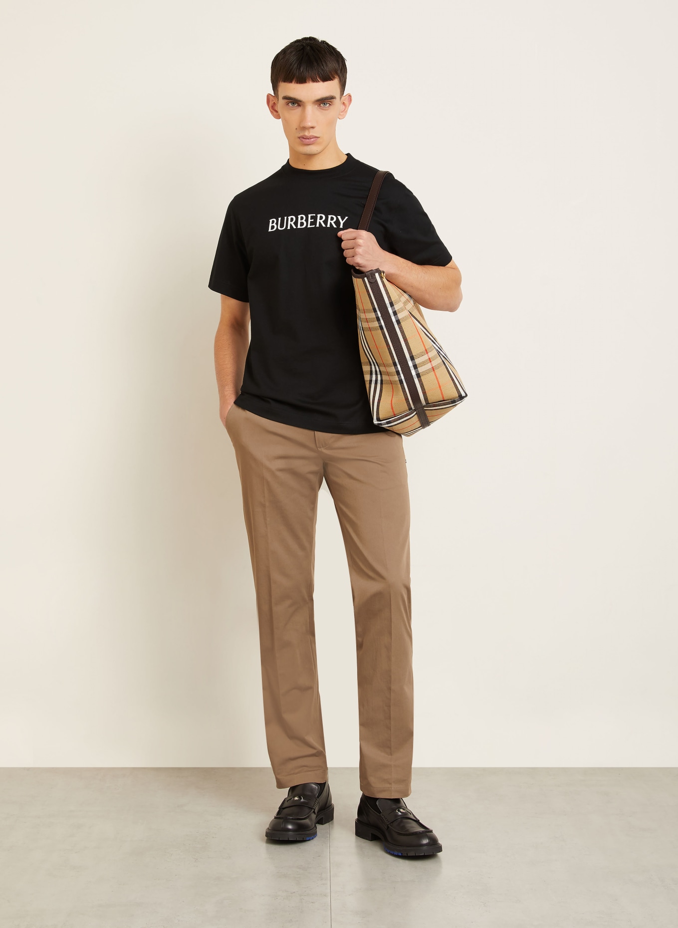 BURBERRY T-shirt: BLACK