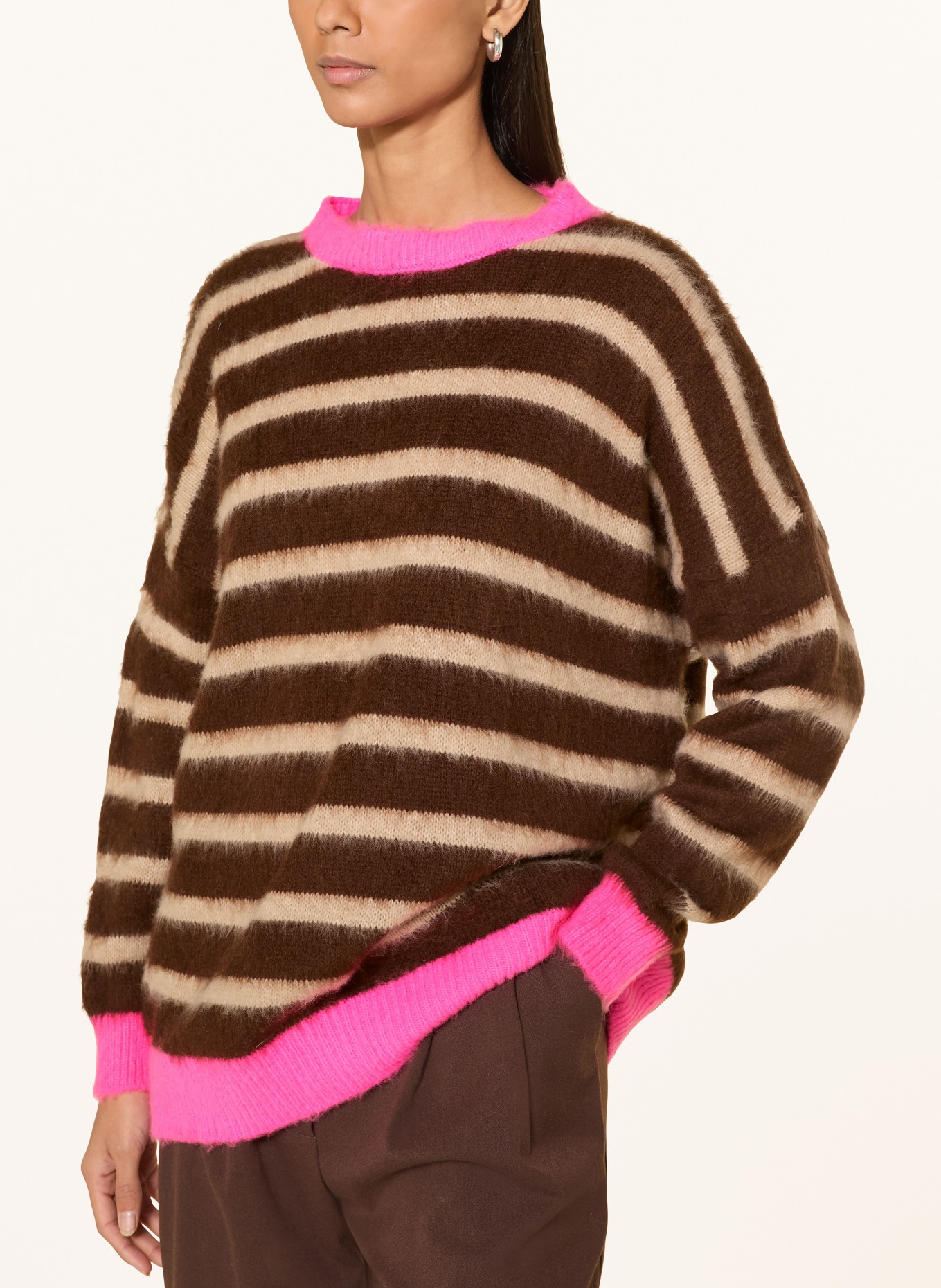 miss goodlife Sweater with alpaca: DARK BROWN / LIGHT BROWN / NEON PINK