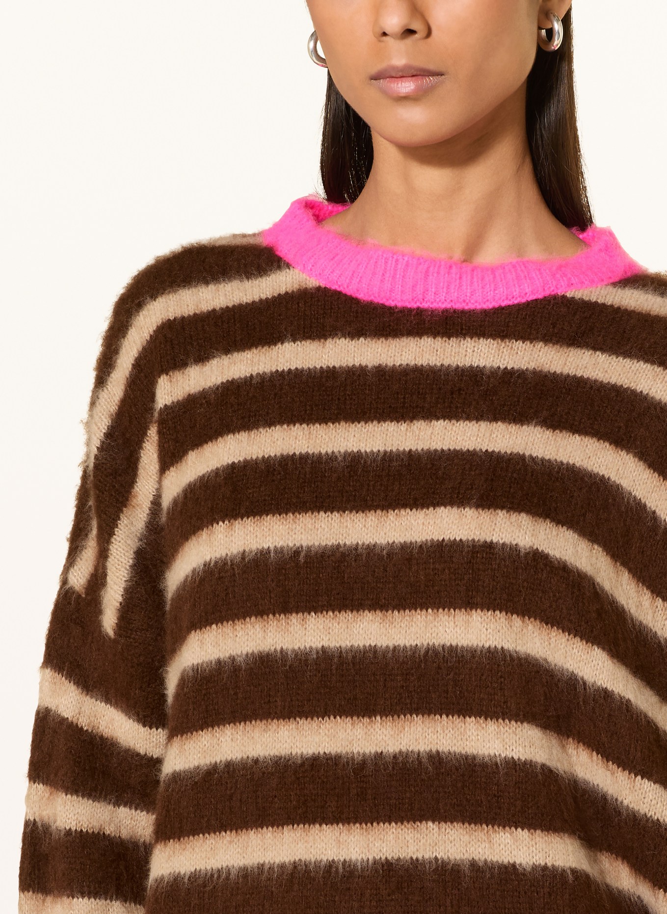 miss goodlife Sweater with alpaca: DARK BROWN / LIGHT BROWN / NEON PINK