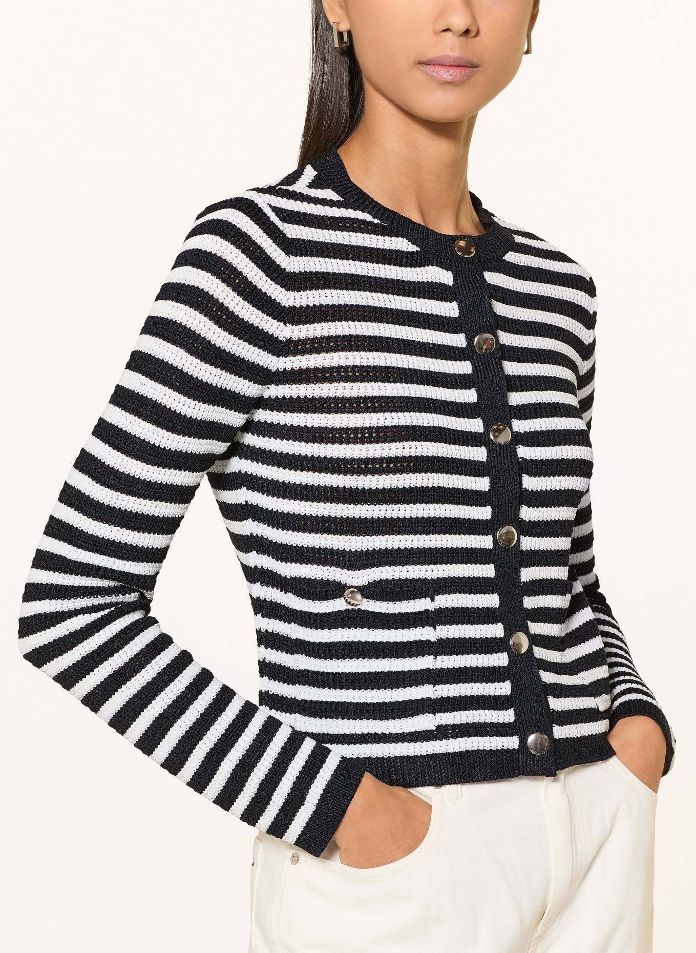 monari svetr: TMAVĚ MODRÁ / BÍLÁ