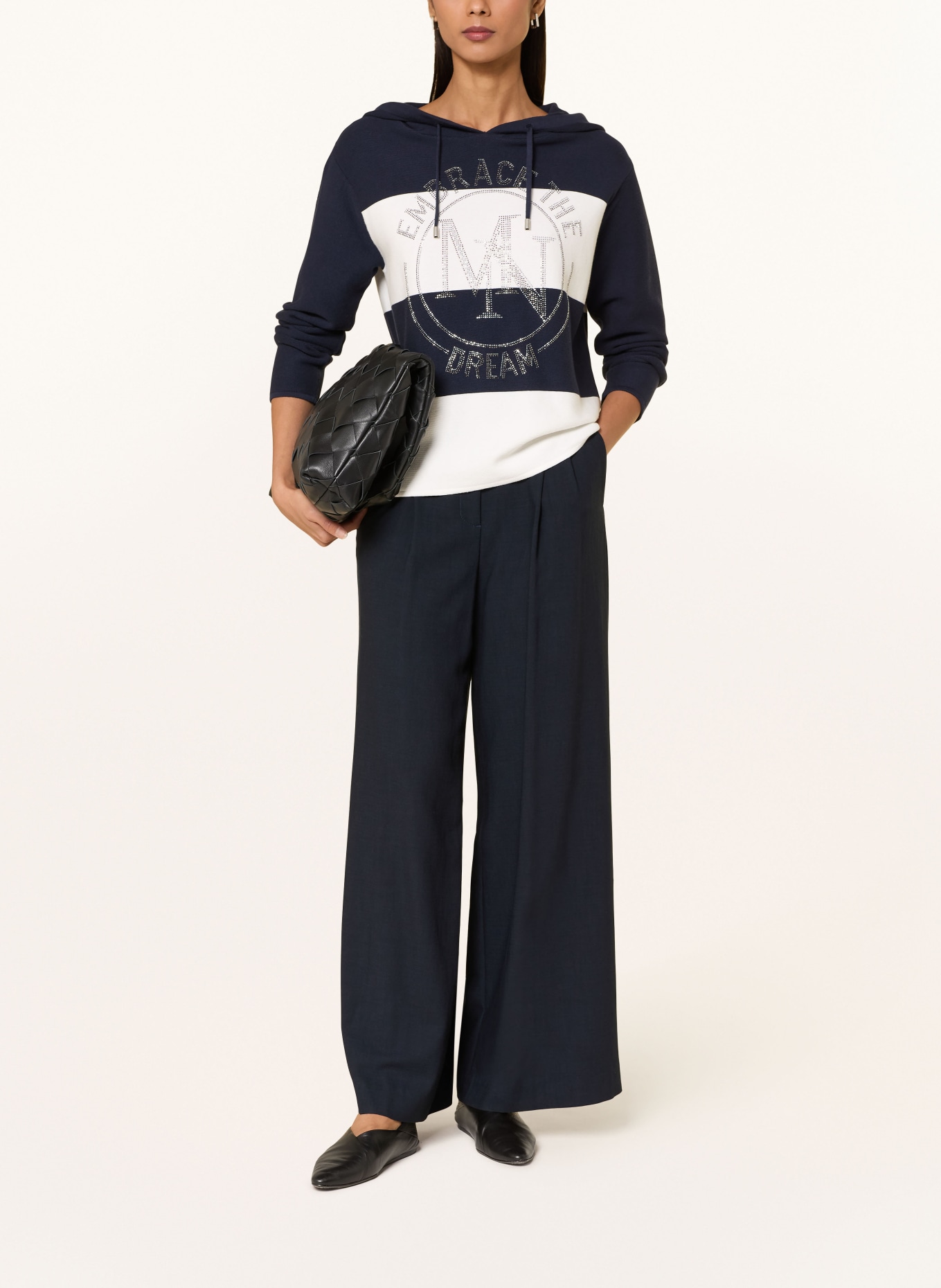 monari Strick-Hoodie mit Schmucksteinen: DUNKELBLAU / WEISS