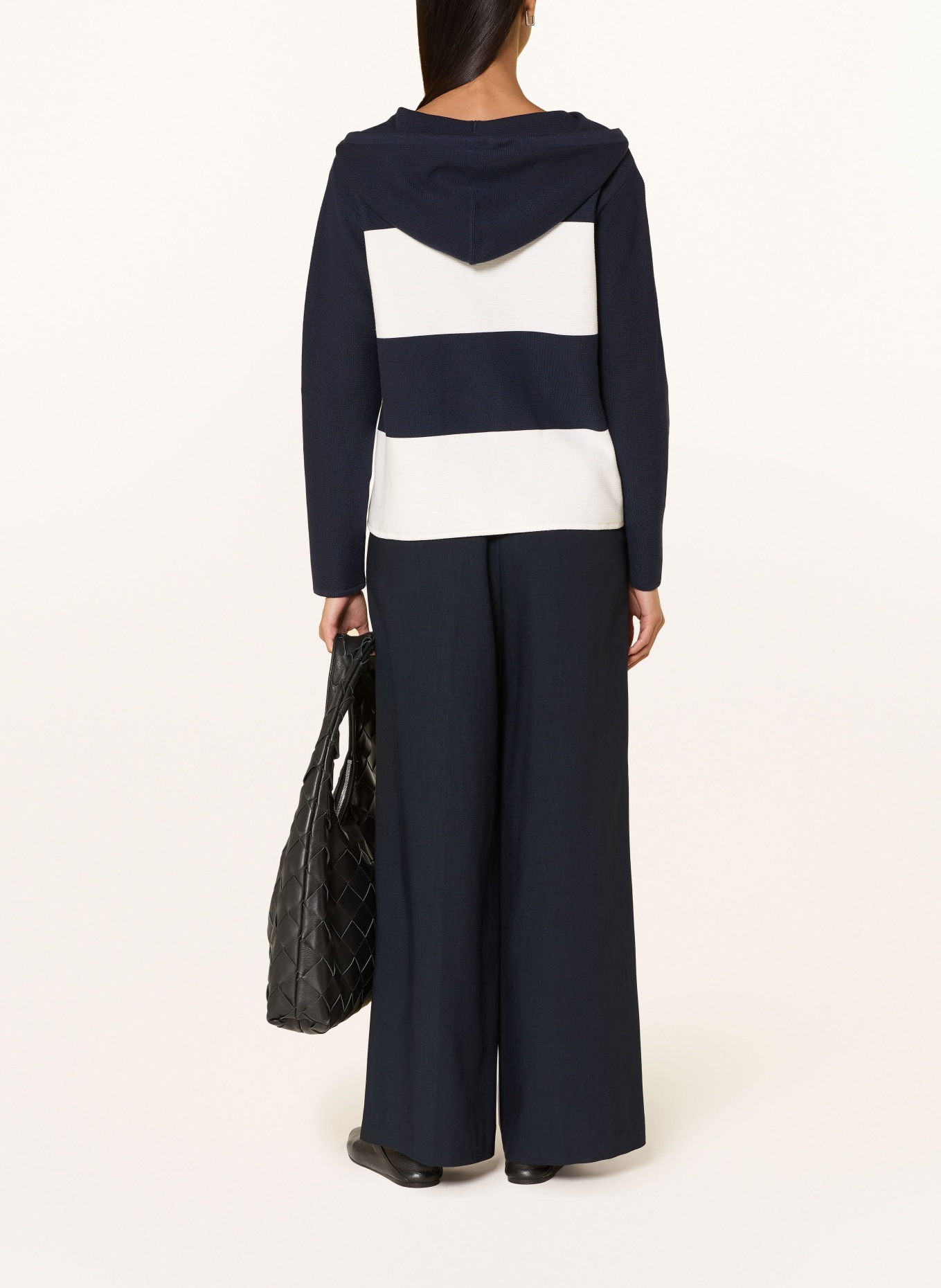 monari Strick-Hoodie mit Schmucksteinen: DUNKELBLAU / WEISS