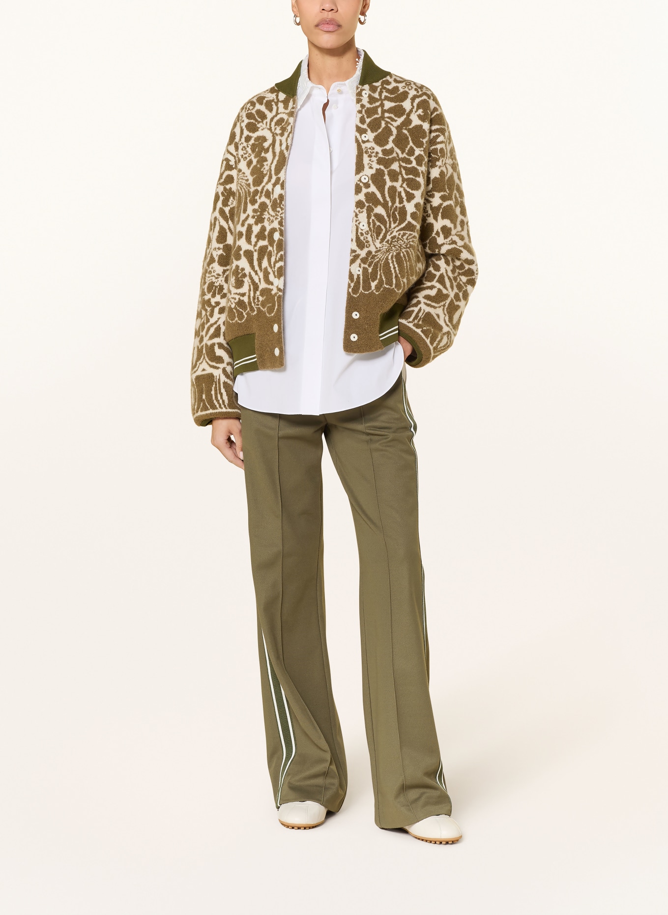 DOROTHEE SCHUMACHER Kalhoty EVERYDAY COOL ve stylu joggingových kalhot: OLIVOVÁ / ZELENÁ / BÍLÁ