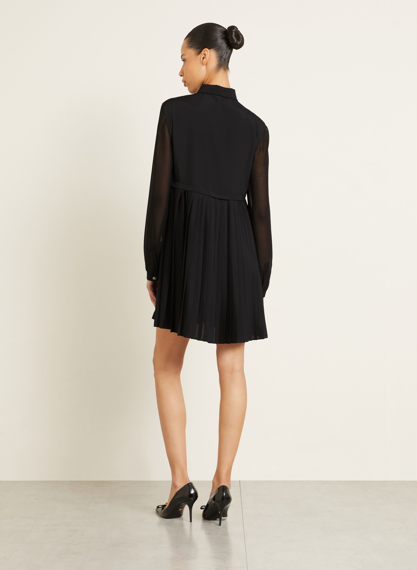 VERSACE Koktejlové šaty s odnímatelnou mašlí: ČERNÁ