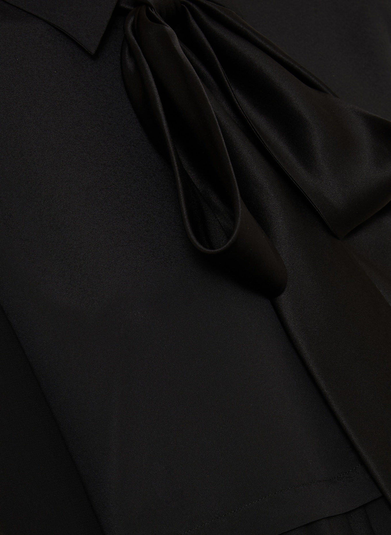 VERSACE Koktejlové šaty s odnímatelnou mašlí: ČERNÁ