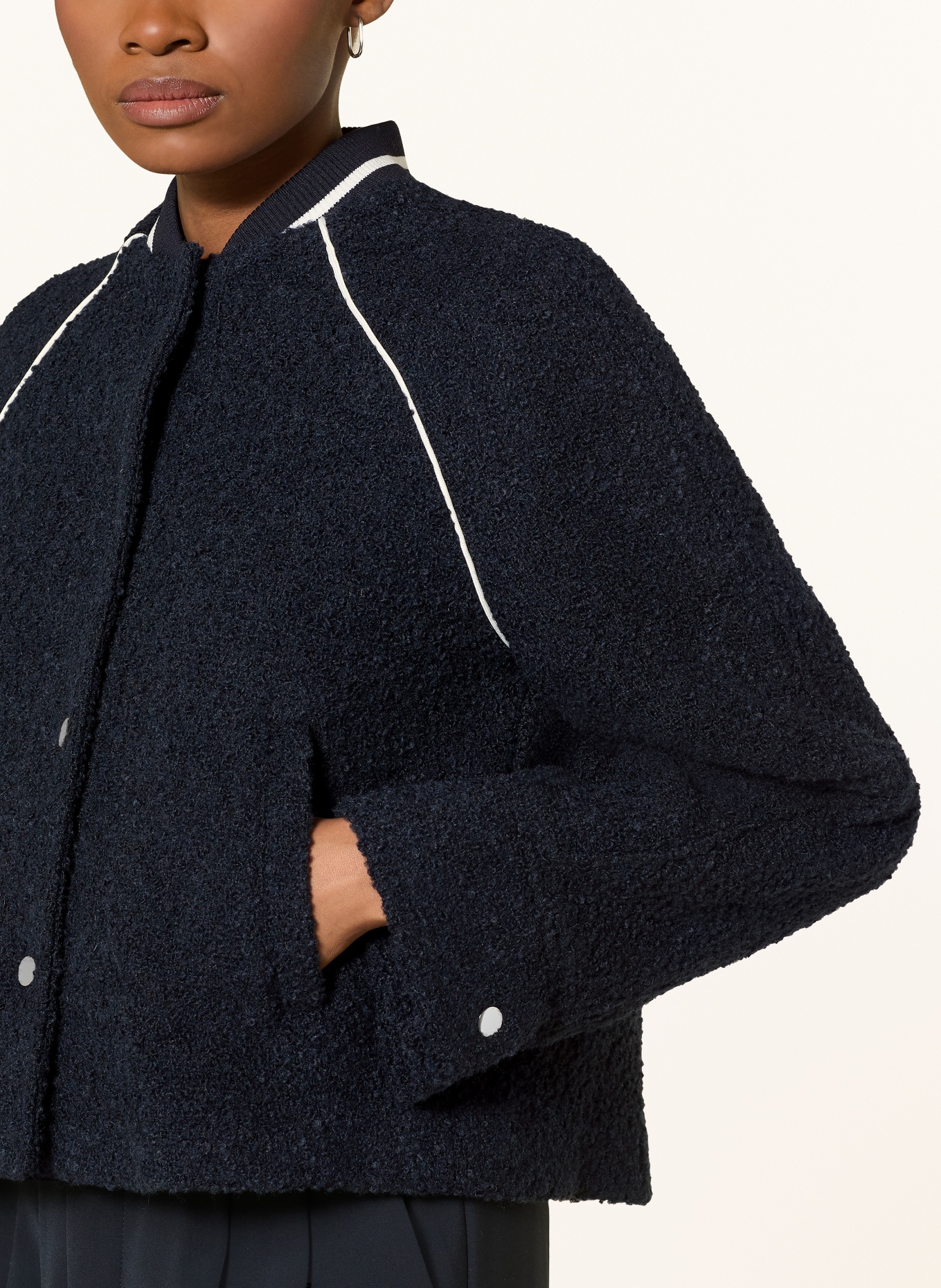 OPUS Boucléová bunda HIRONA: TMAVĚ MODRÁ