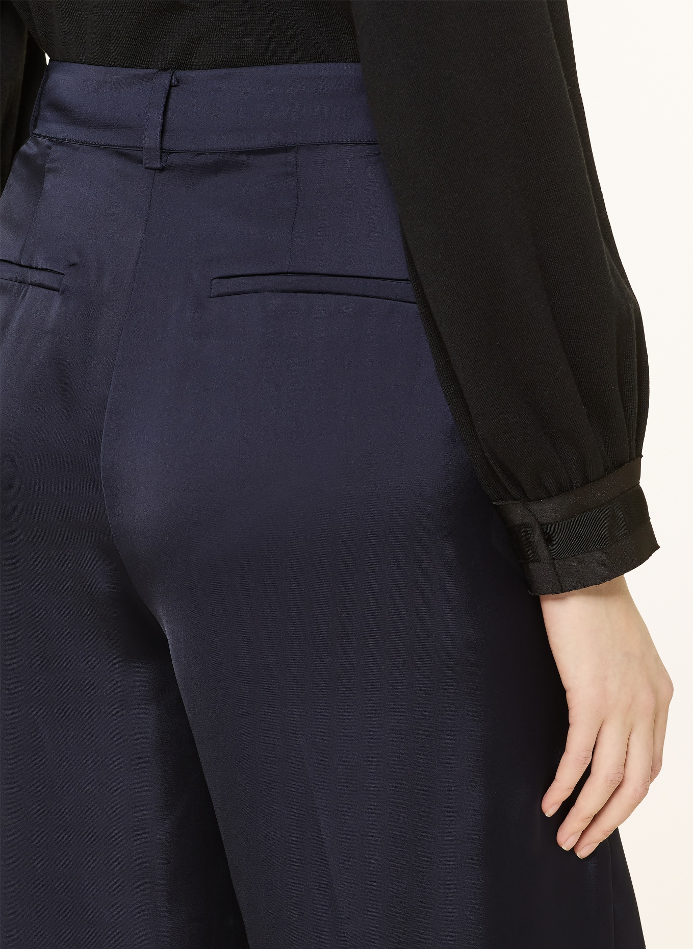 ba&sh Saténové kalhoty Marlene CHEERLY: TMAVĚ MODRÁ