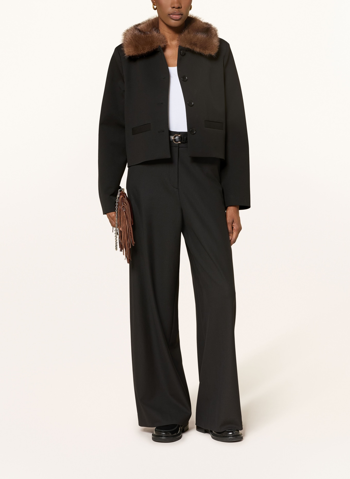 maje Kurtka z sztucznym futrem: CZARNY / BRĄZOWY