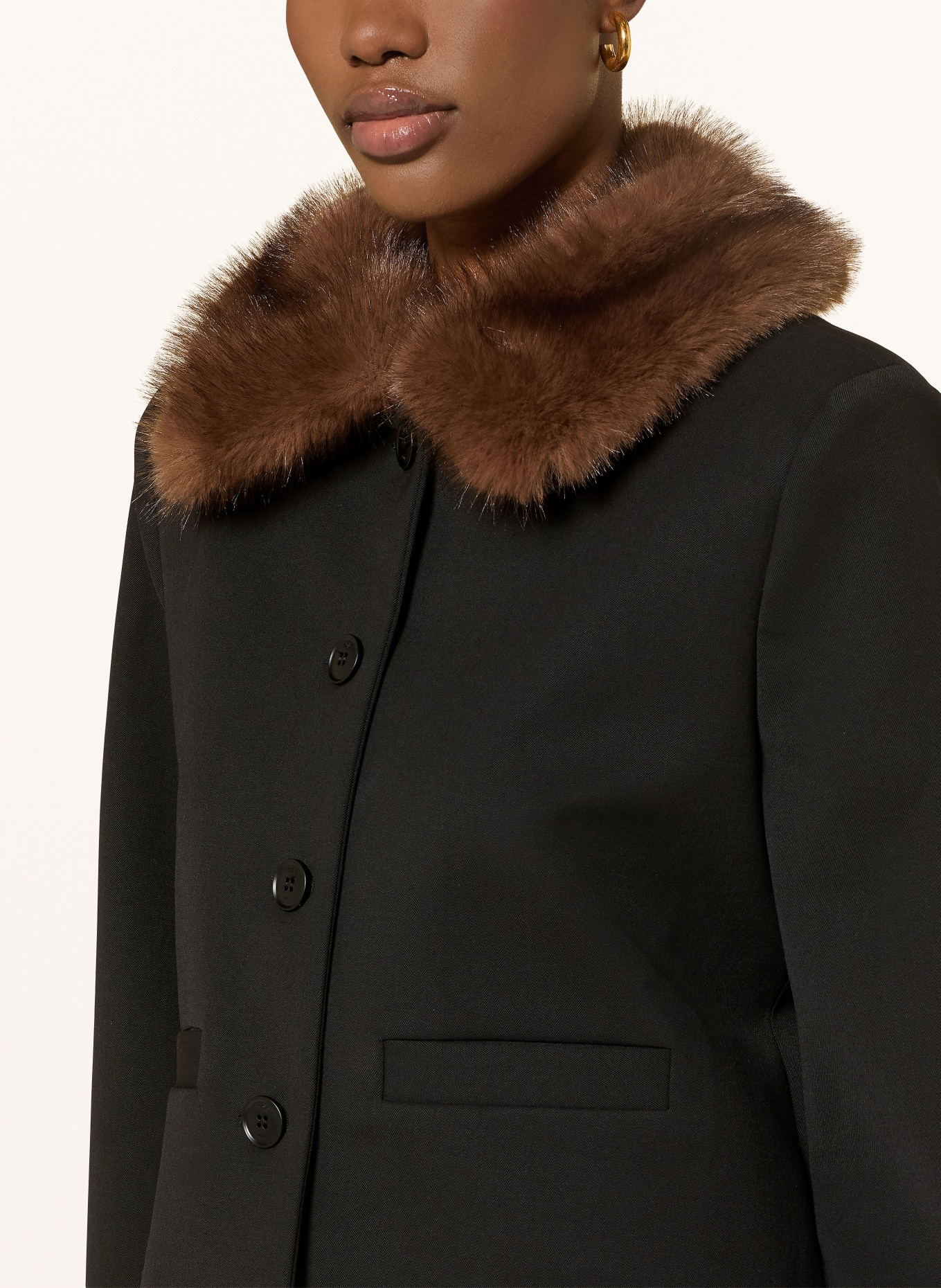 maje Kurtka z sztucznym futrem: CZARNY / BRĄZOWY