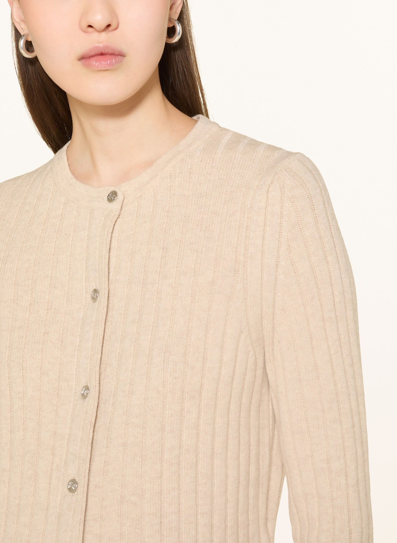 maje Sweter z odpinanym kołnierzem i ozdobnymi perełkami: BEŻOWY